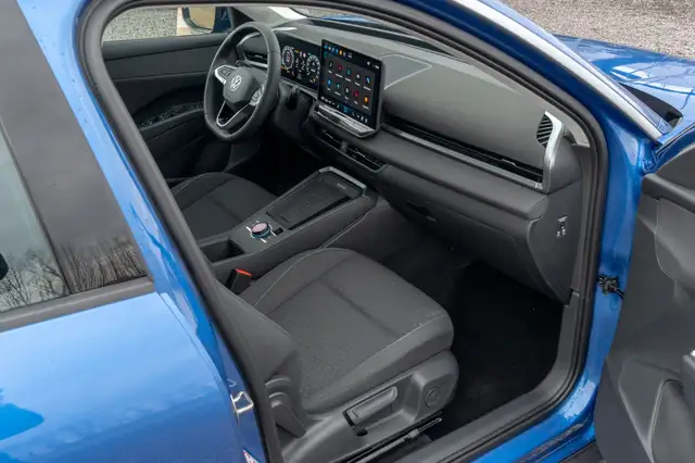 Volkswagen T-Roc view 13