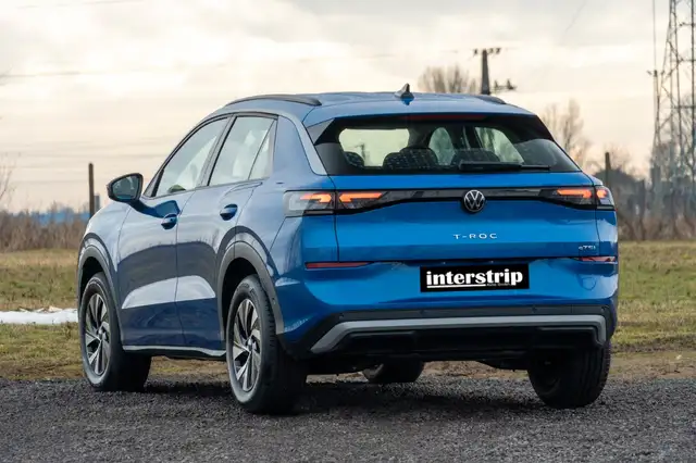 Volkswagen T-Roc view 4