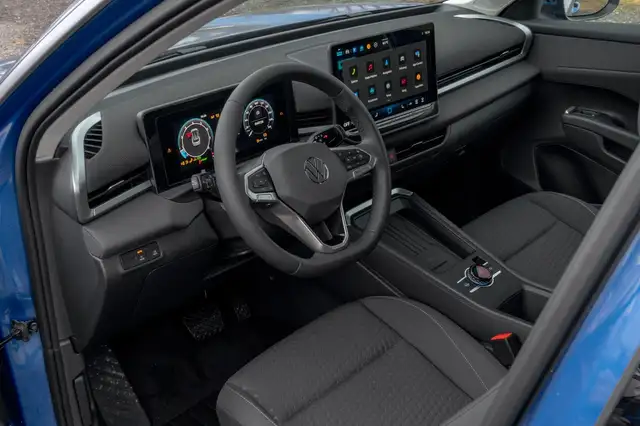 Volkswagen T-Roc view 11