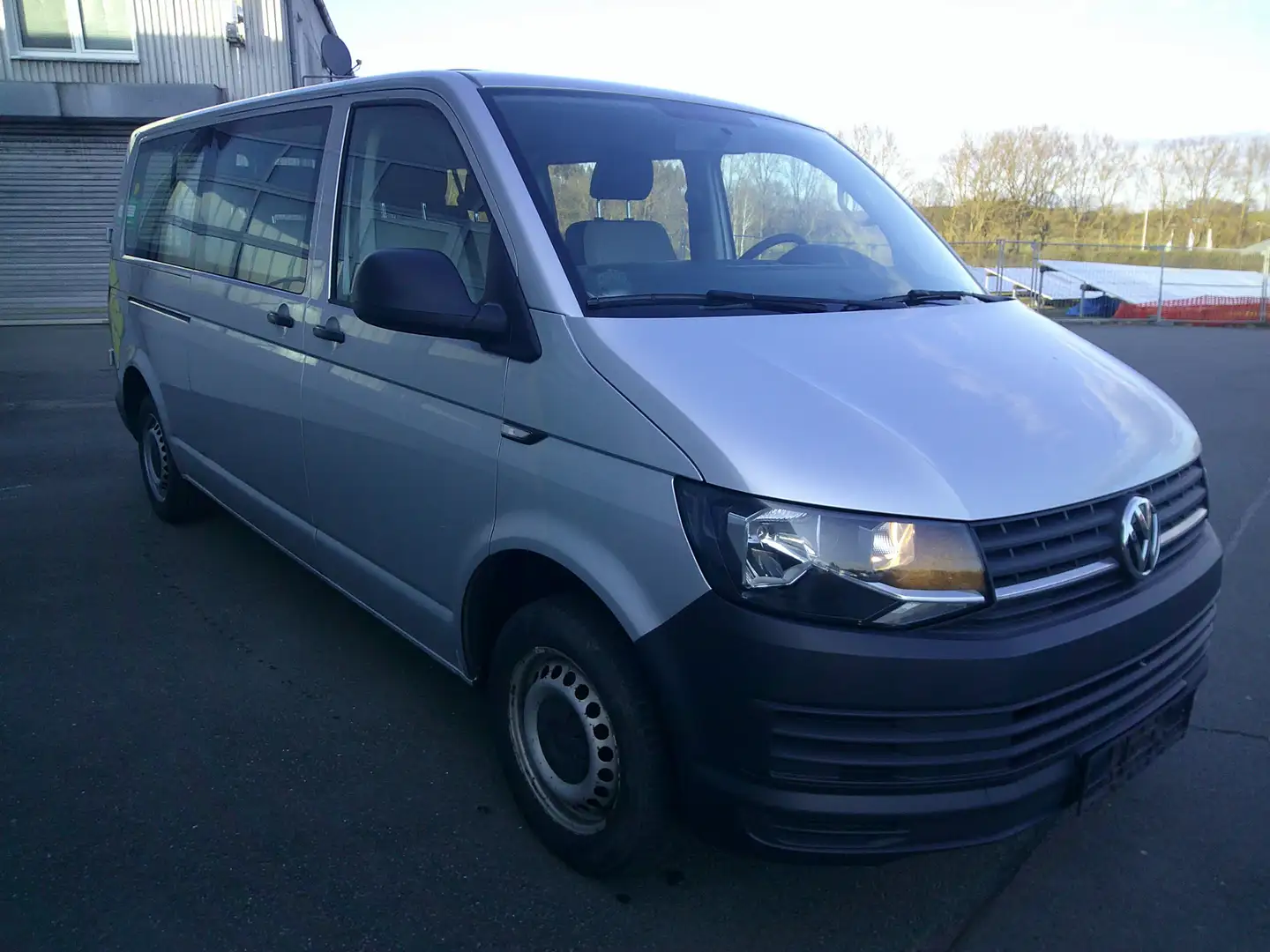 Volkswagen T6 Caravelle Lang Caravelle 1. Hand AHK Top 9 Sitze Срібний - 2