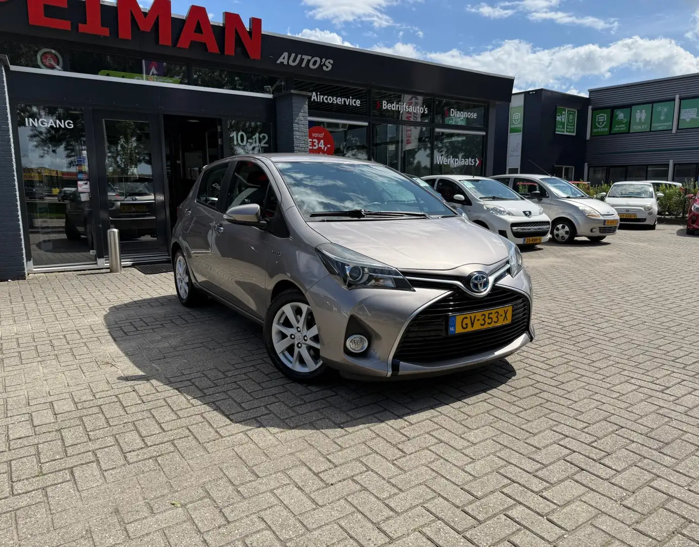 Toyota Yaris 1.5 Hybrid Dynamic Brun - 2
