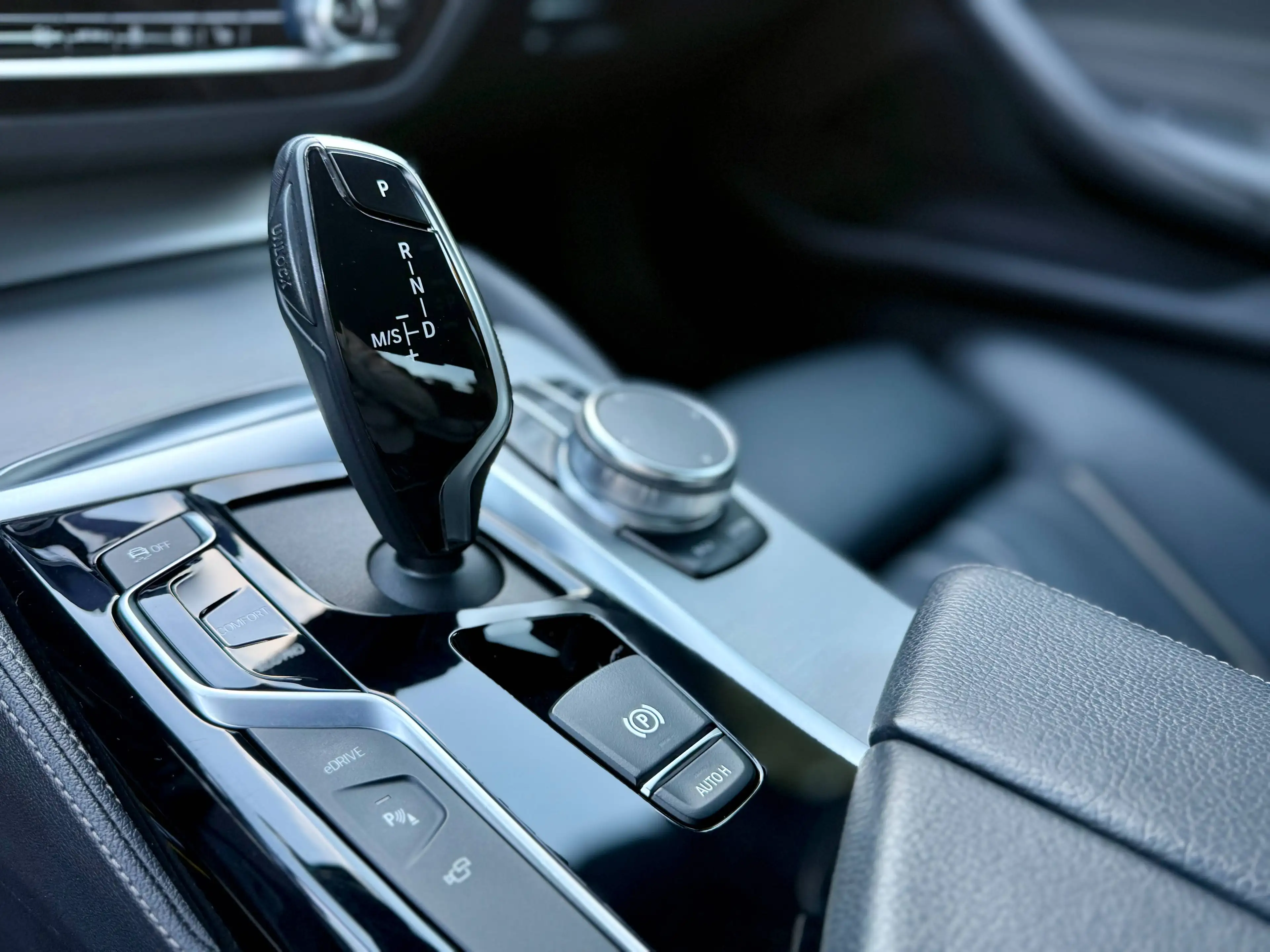 BMW 530 530 e Luxury Line *VOLLLEDER*SPORTSITZE*HUPDISPLAY*360KAMERA*AMBIENTE* — photo 14