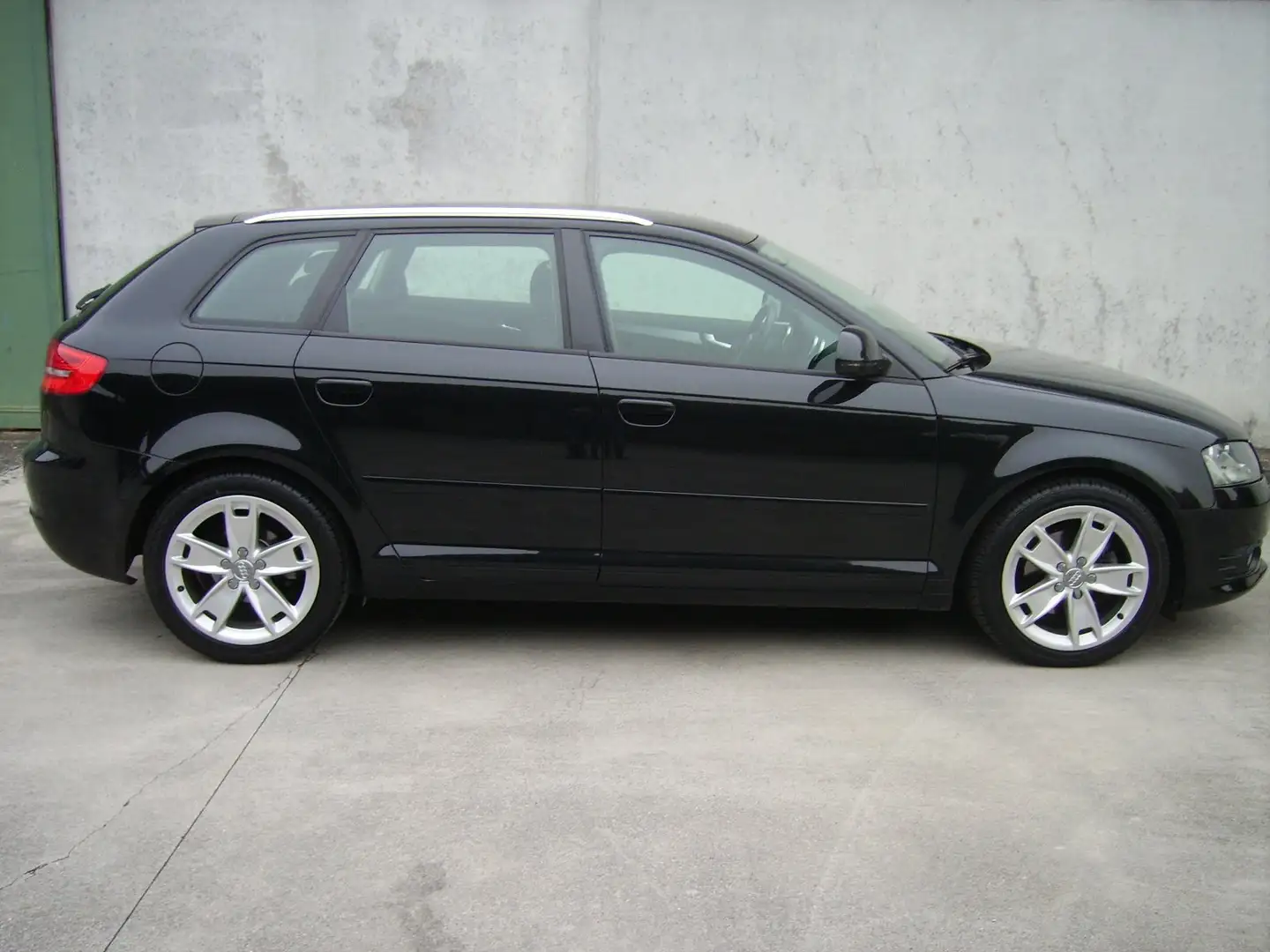 Audi A3 A3 II 2009 Sportback Sportback 2.0 tdi  s-tronic Nero - 2
