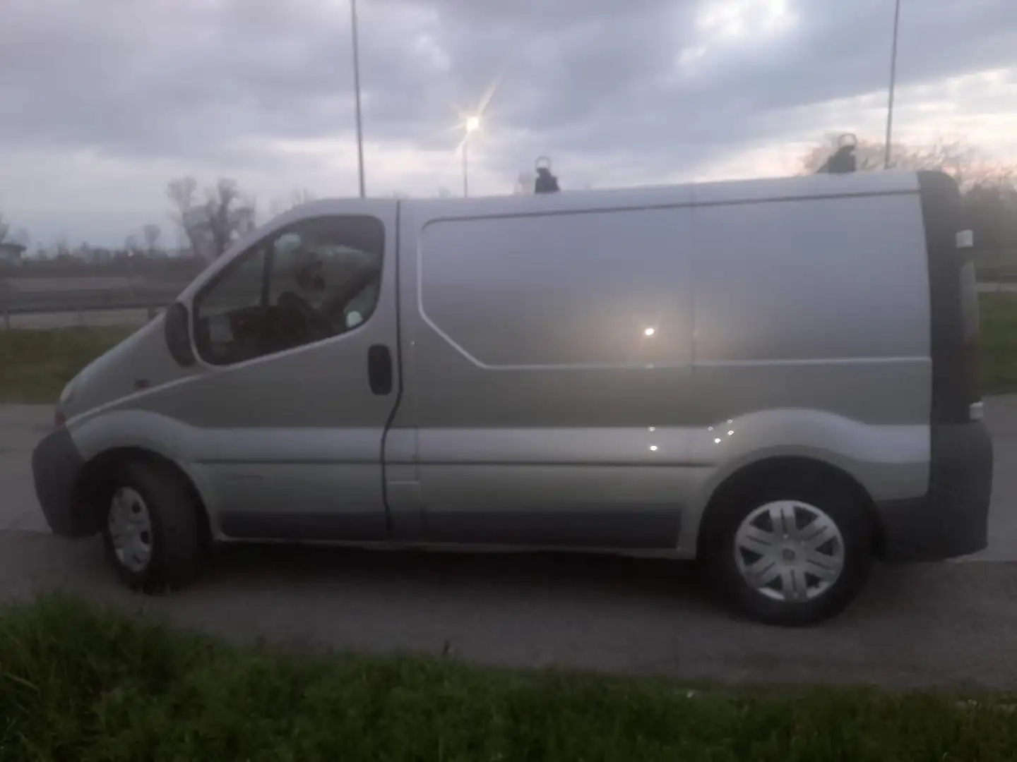 Renault Trafic Silver - 2