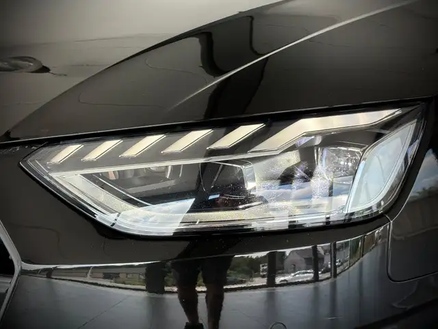 Audi A4 view 4
