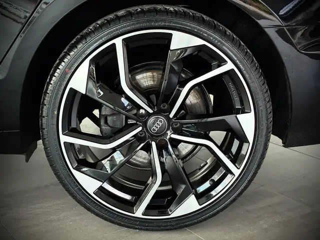Audi A4 view 9