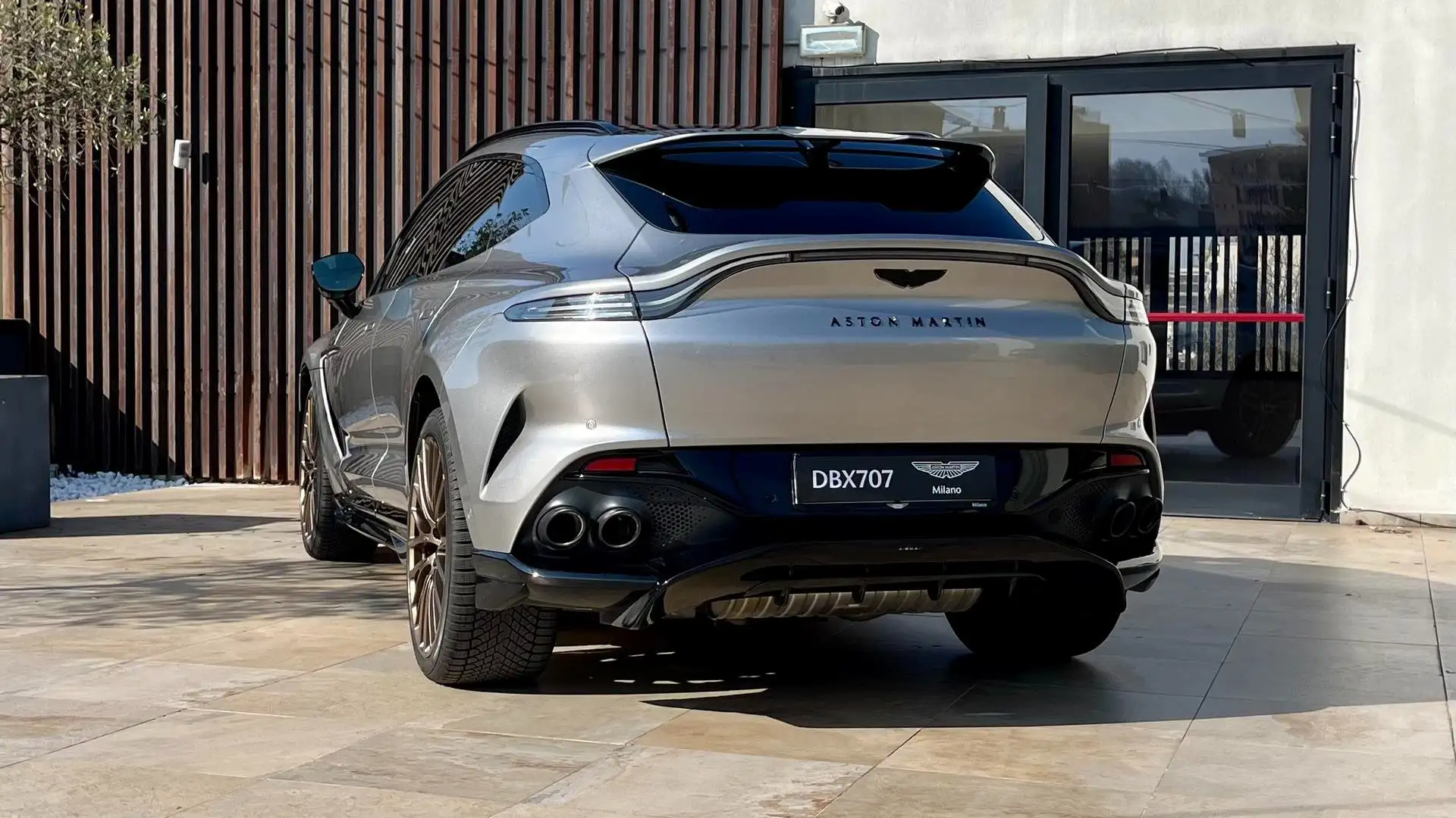Aston Martin DBX DBX707 4.0 auto MY25 Gri - 2