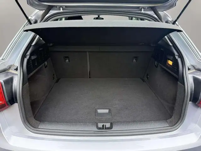 Audi Q2 view 8