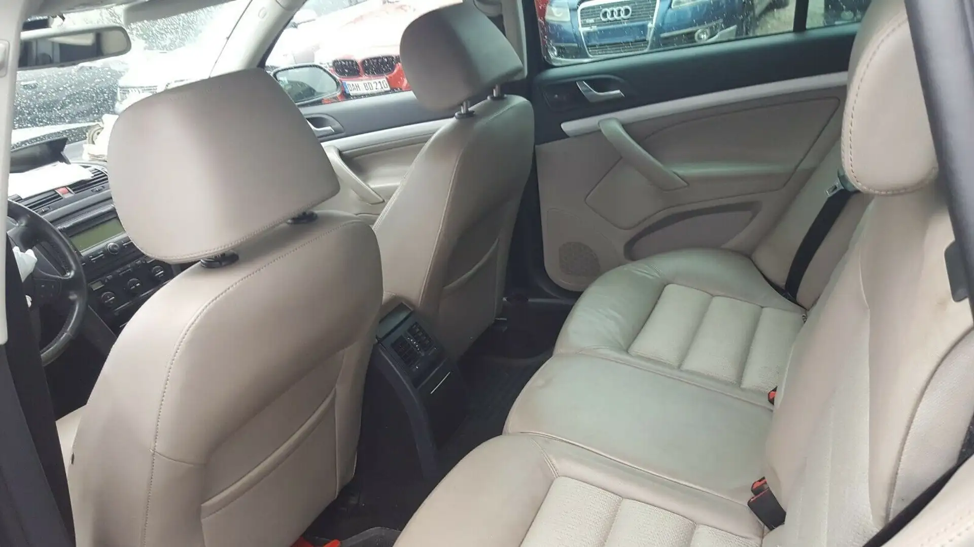 Skoda Octavia Combi.2.0 Ltr.16 V Gris - 1