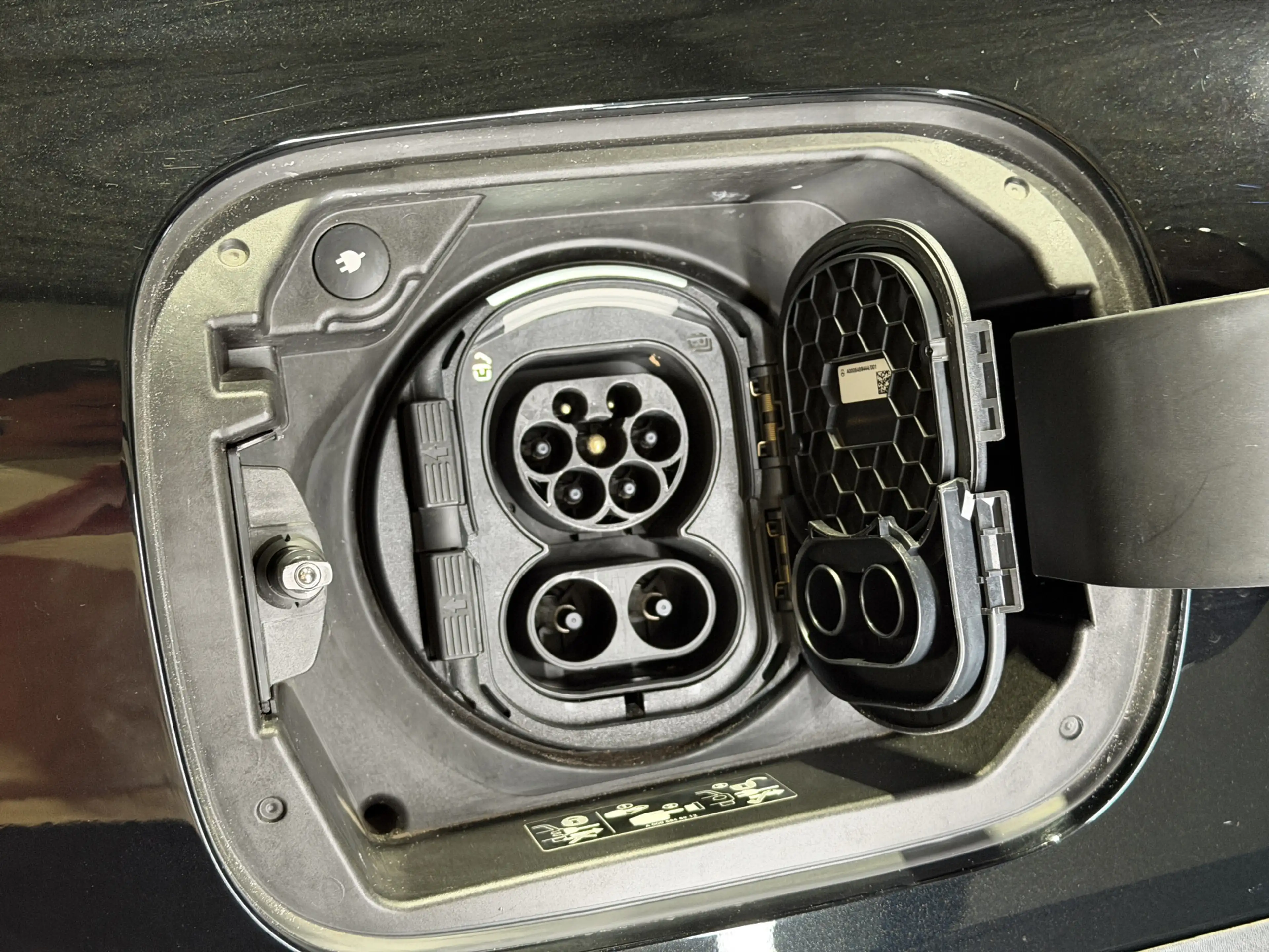 Mercedes-Benz EQB 250 250+ Sport Edition 71 kWh | AMG-styling | Keyless — photo 15