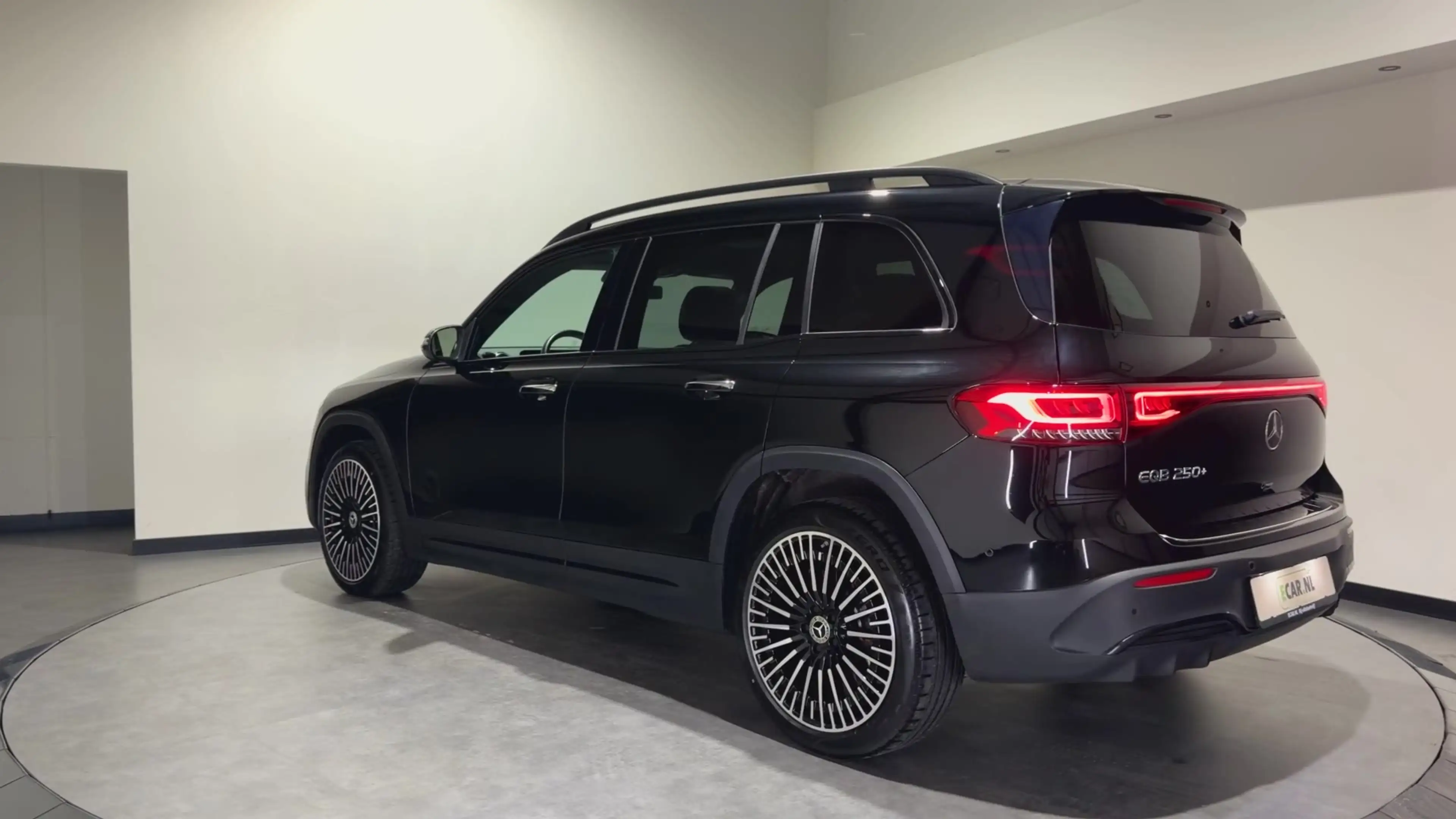 Mercedes-Benz EQB 250 250+ Sport Edition 71 kWh | AMG-styling | Keyless — photo 5