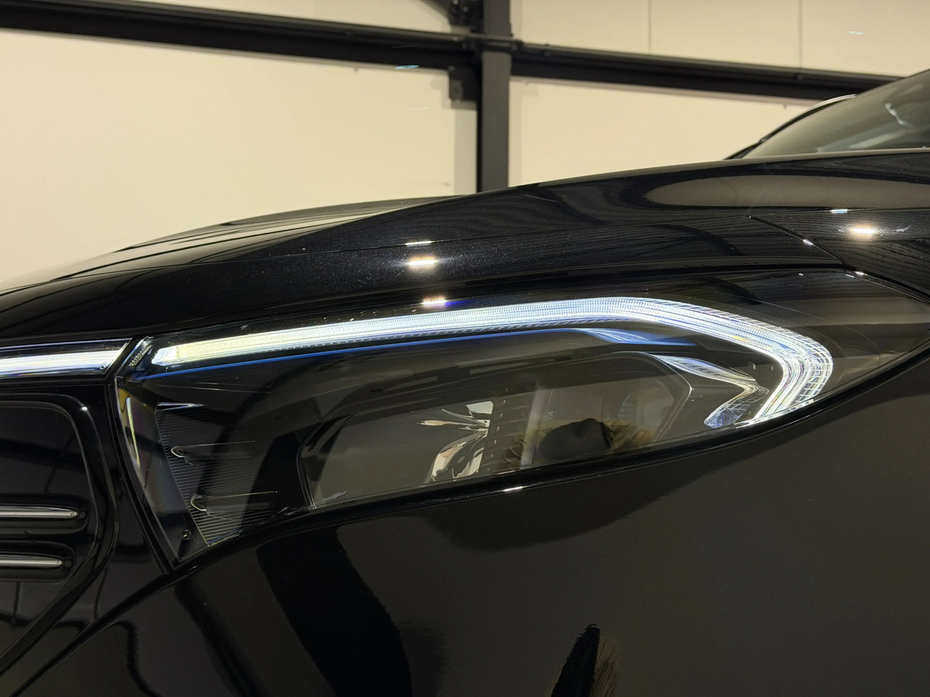 Mercedes-Benz EQB 250 250+ Sport Edition 71 kWh | AMG-styling | Keyless — photo 11