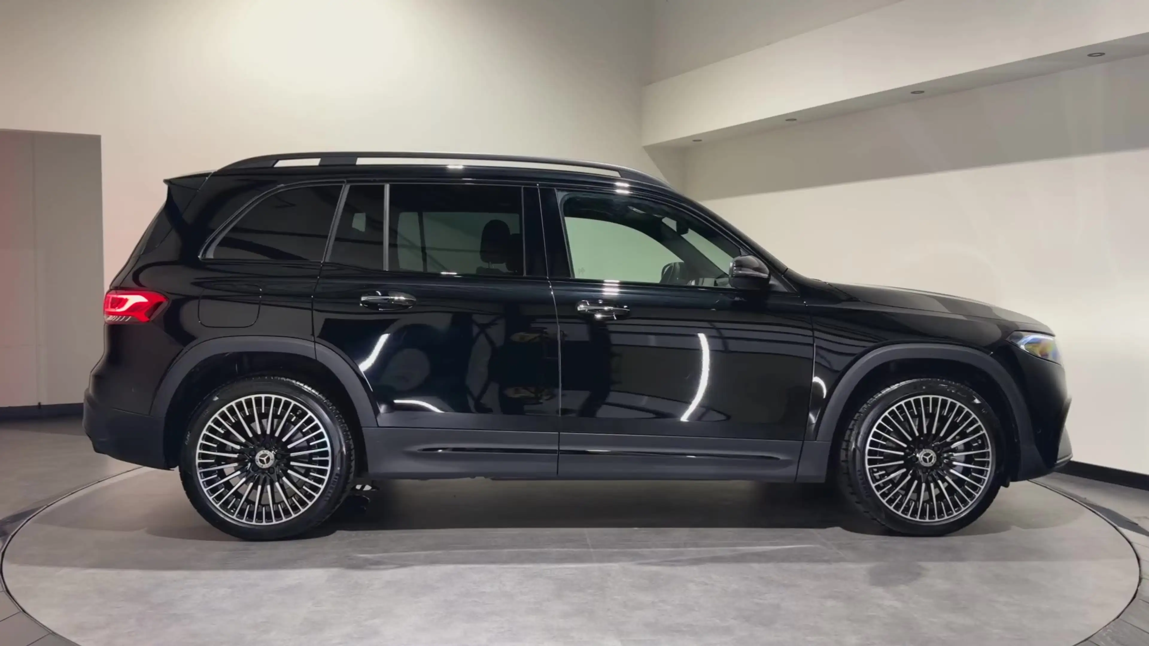 Mercedes-Benz EQB 250 250+ Sport Edition 71 kWh | AMG-styling | Keyless — photo 2