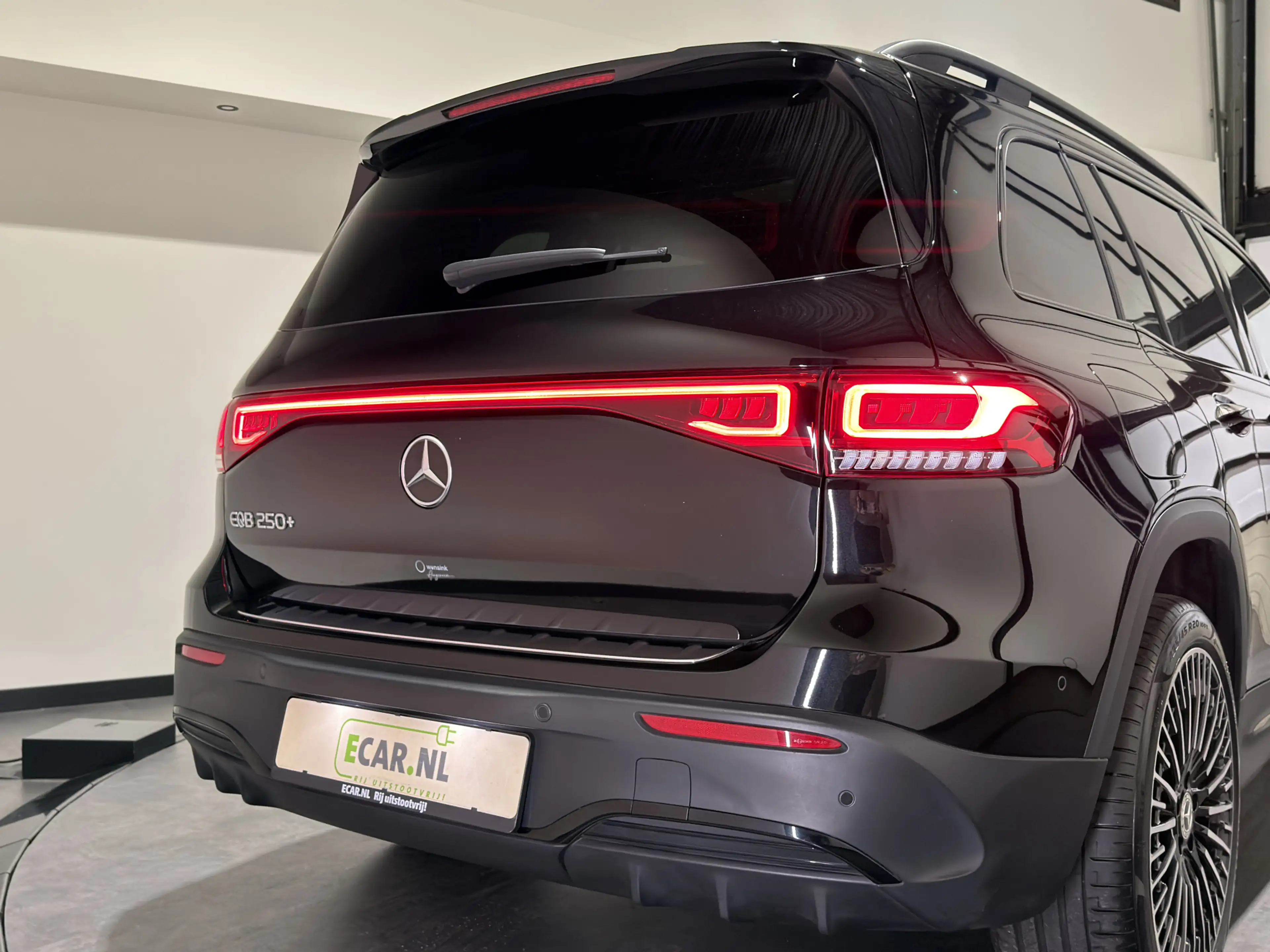 Mercedes-Benz EQB 250 250+ Sport Edition 71 kWh | AMG-styling | Keyless — photo 12