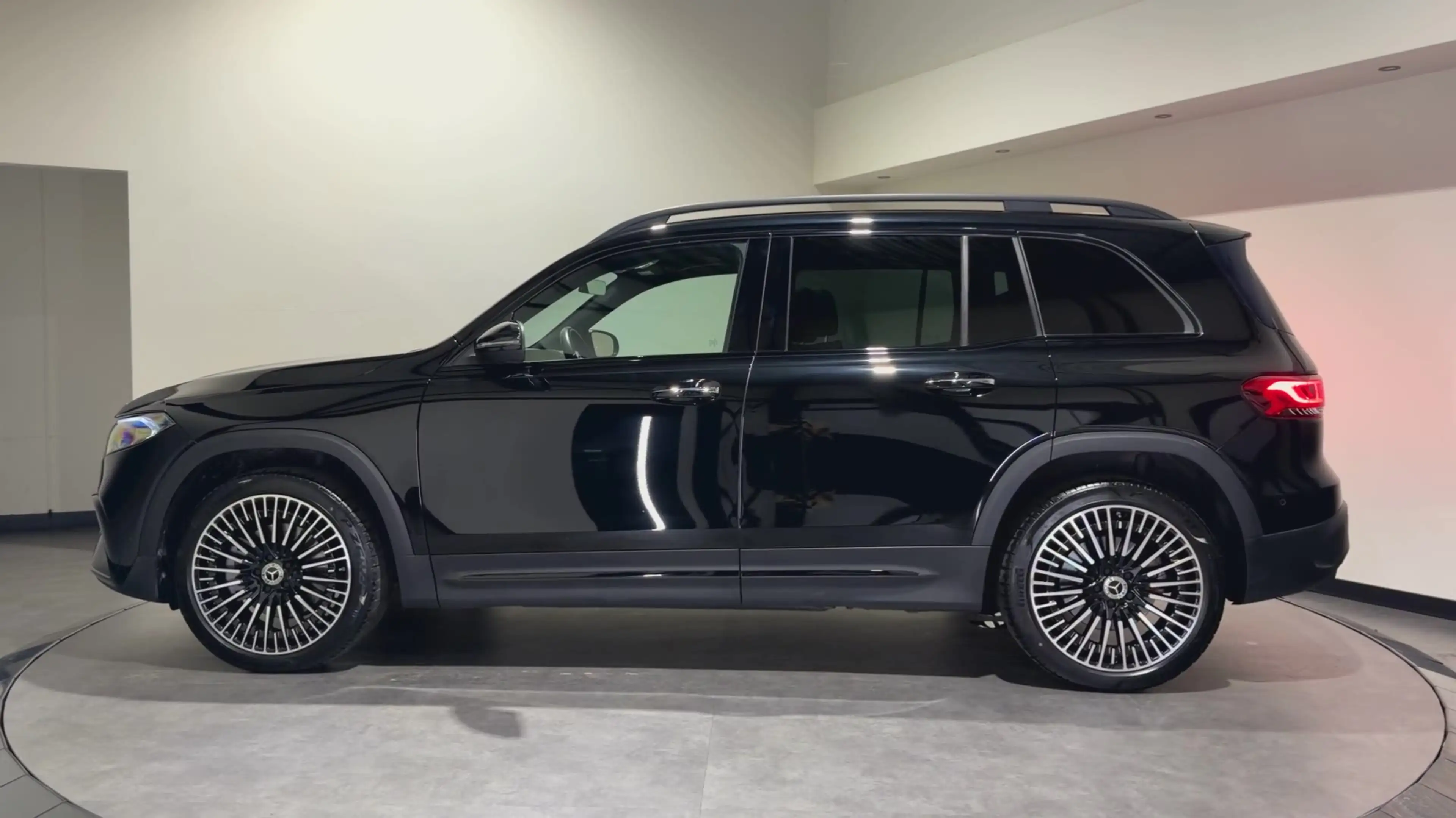Mercedes-Benz EQB 250 250+ Sport Edition 71 kWh | AMG-styling | Keyless — photo 6