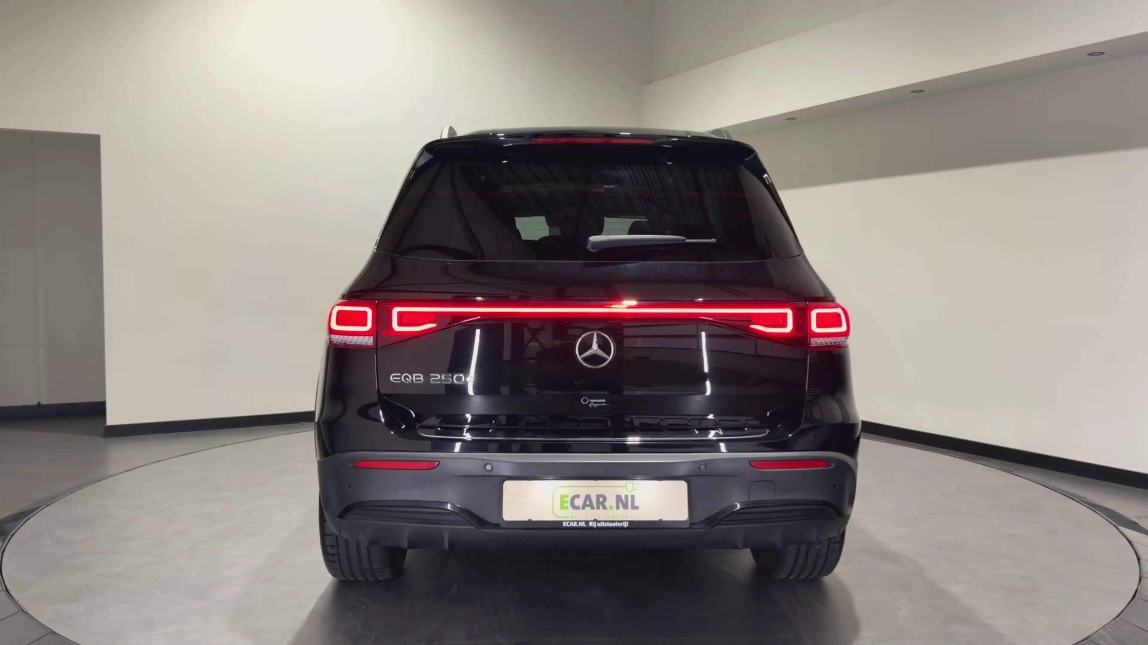 Mercedes-Benz EQB 250 250+ Sport Edition 71 kWh | AMG-styling | Keyless — photo 4