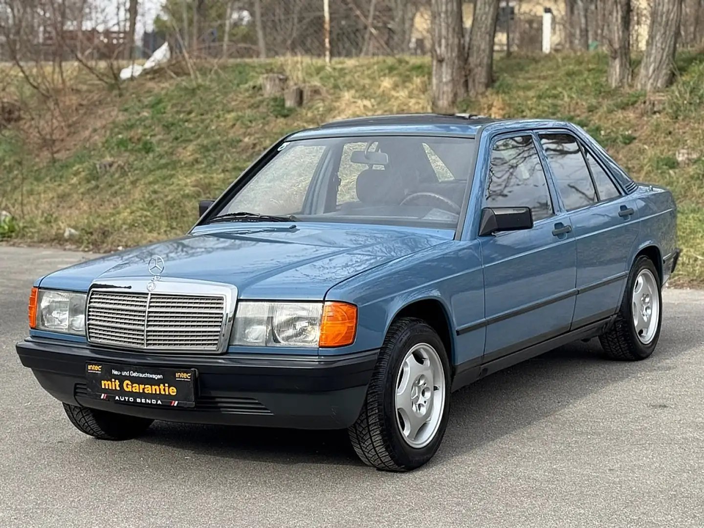 Mercedes-Benz 190 2.0 Benzin Automatik nur 73.000KM Blau - 2