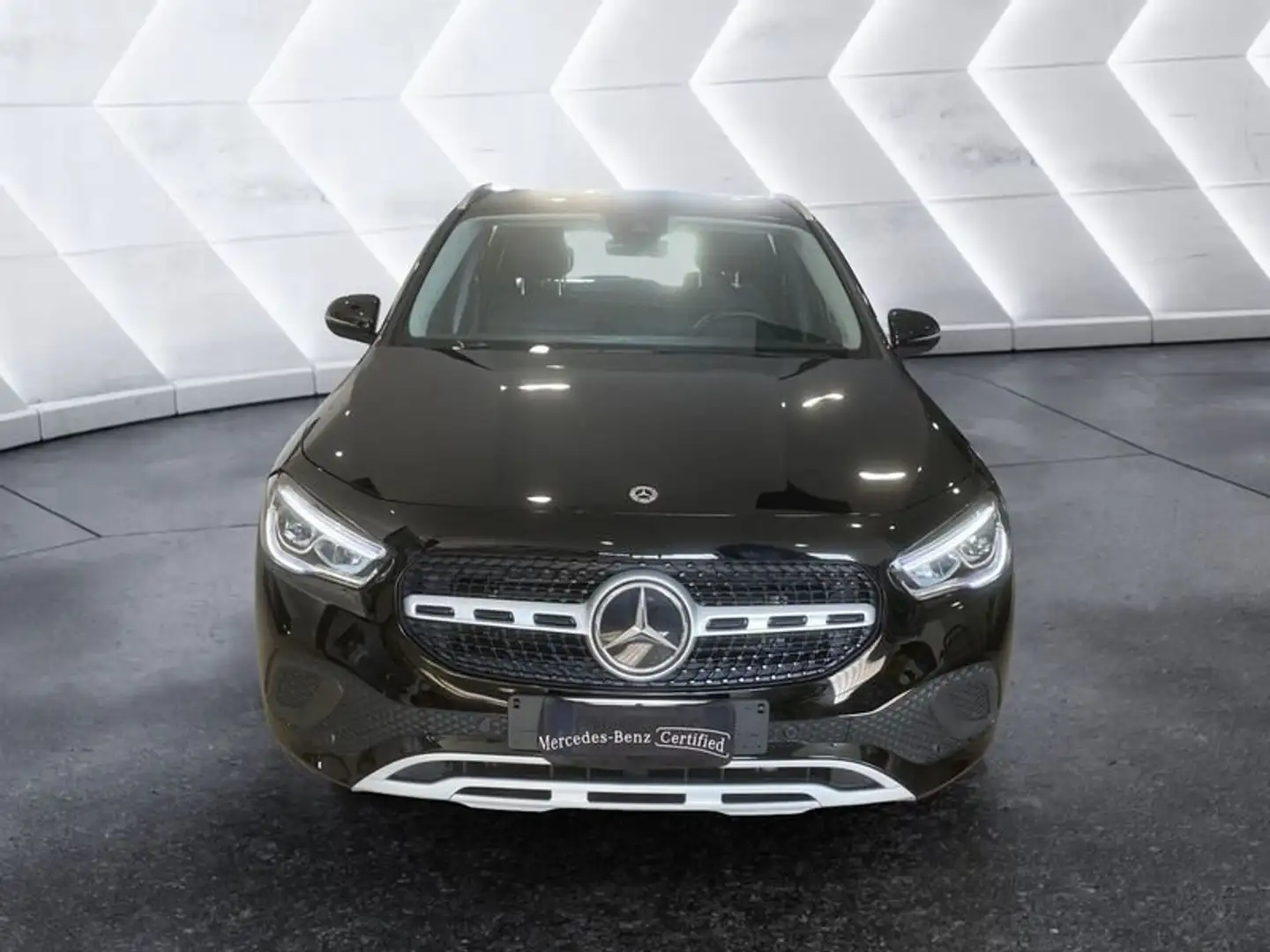 Mercedes-Benz GLA 180 GLA 180 d Automatic Business Zwart - 2
