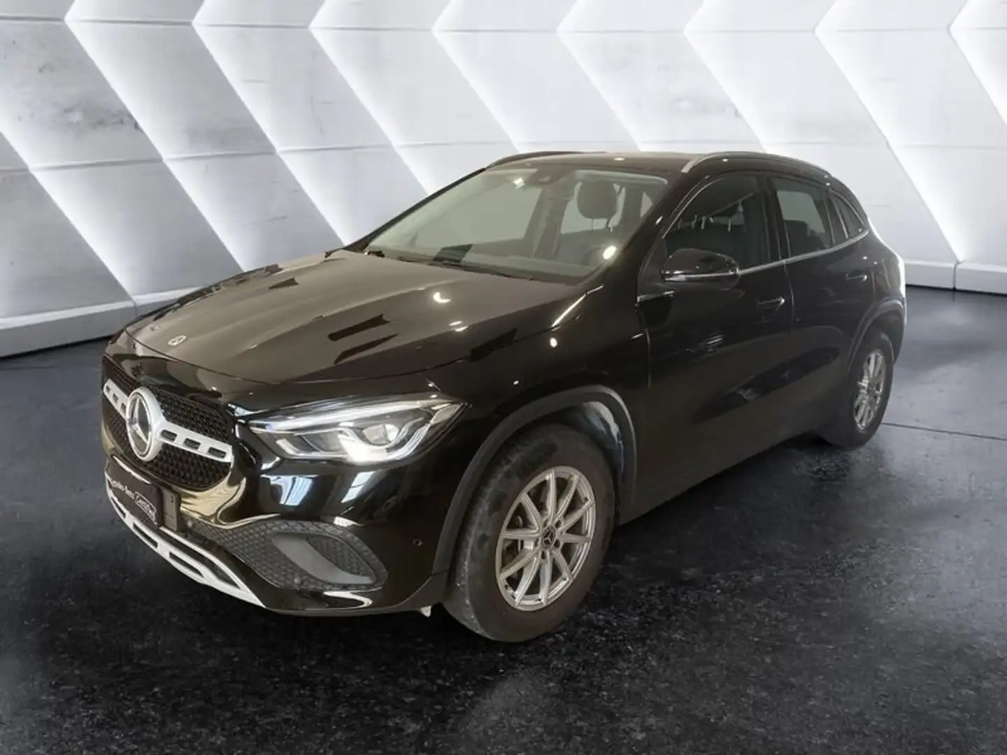 Mercedes-Benz GLA 180 GLA 180 d Automatic Business Zwart - 1