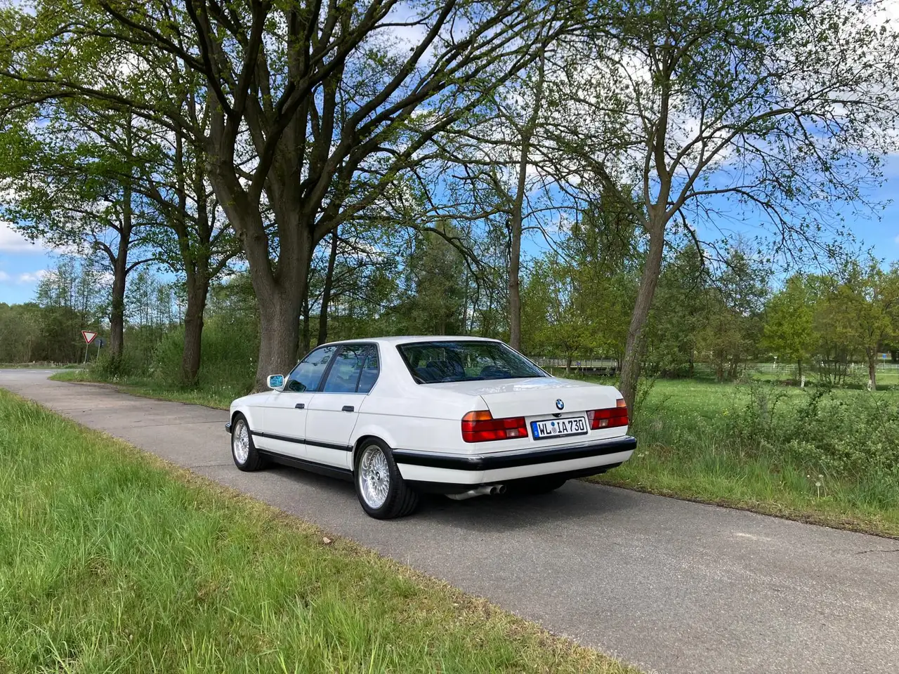 BMW 730i V8, foto 2