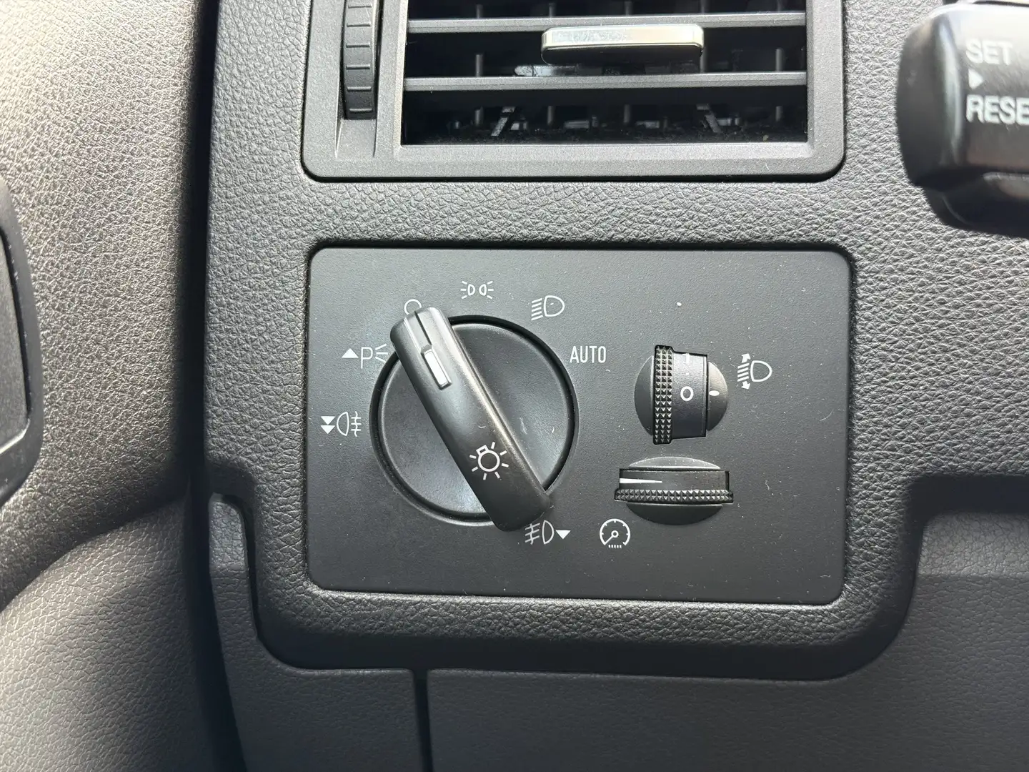 Ford Focus C-Max 1.8-16V Ghia Flex. Nap Lmv Netjes 1eigenarr Grau - 2