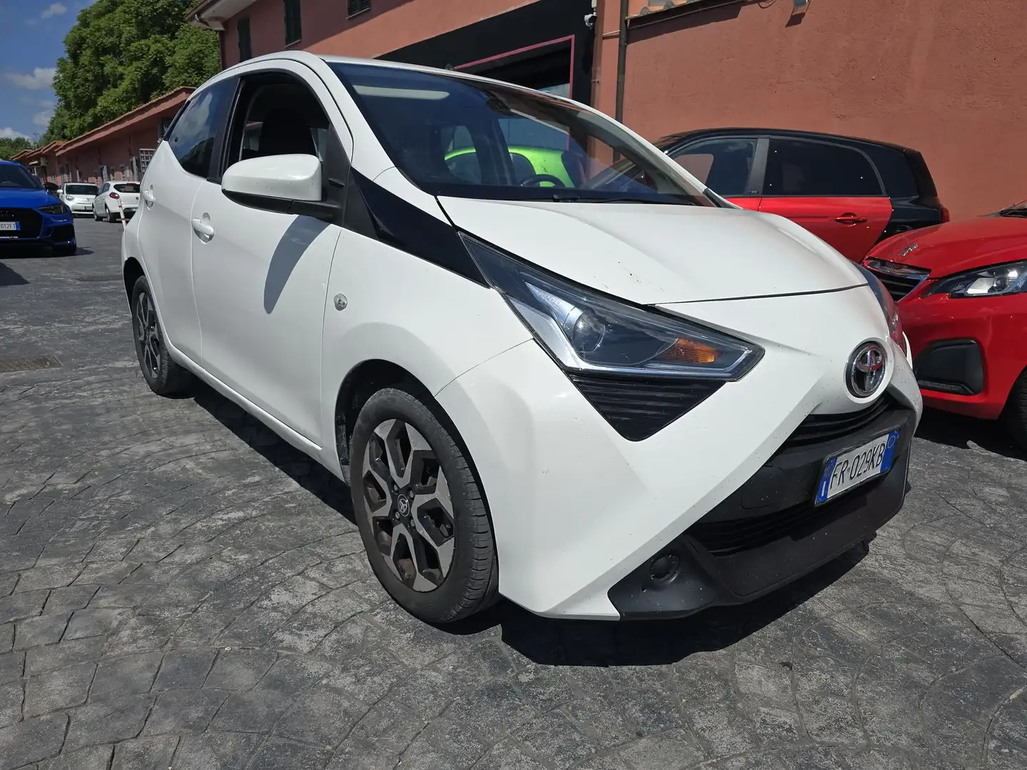 Toyota Aygo 1.0 VVT-i 72Cv Mmt Auto X-Clusiv Bianco - 1