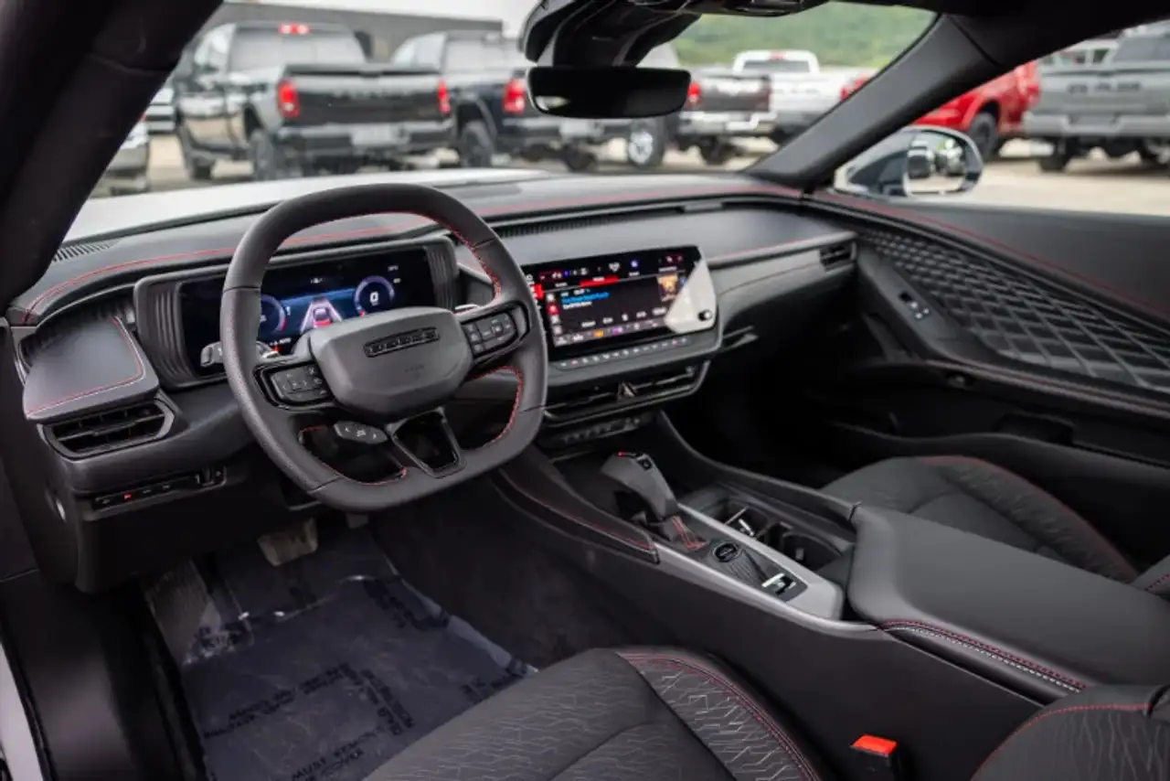 Dodge Charger 2026 — фото 12