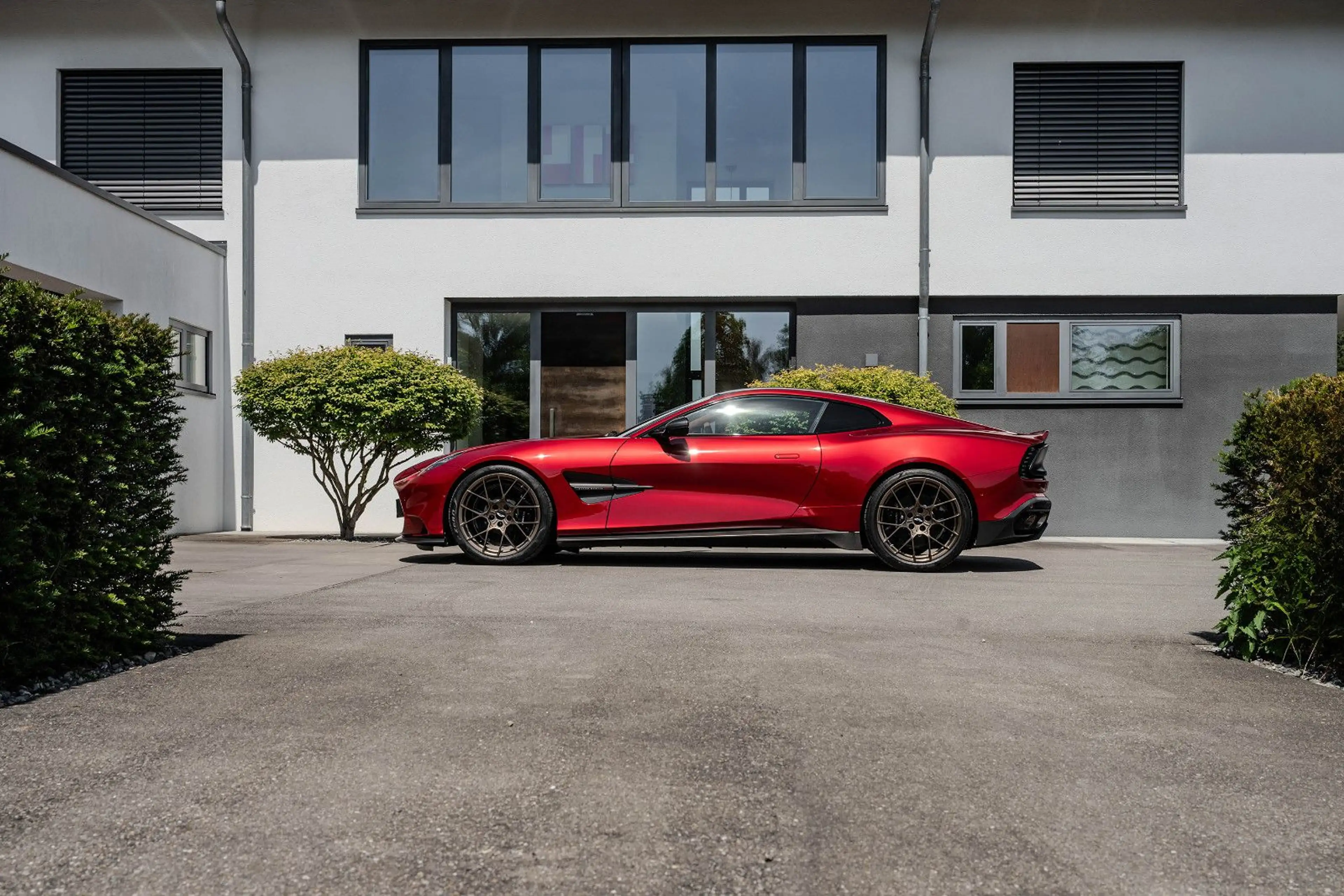 Aston Martin Vanquish VANQUISH PRESENTATION SPEC Q CARBON BESPOKE — photo 8