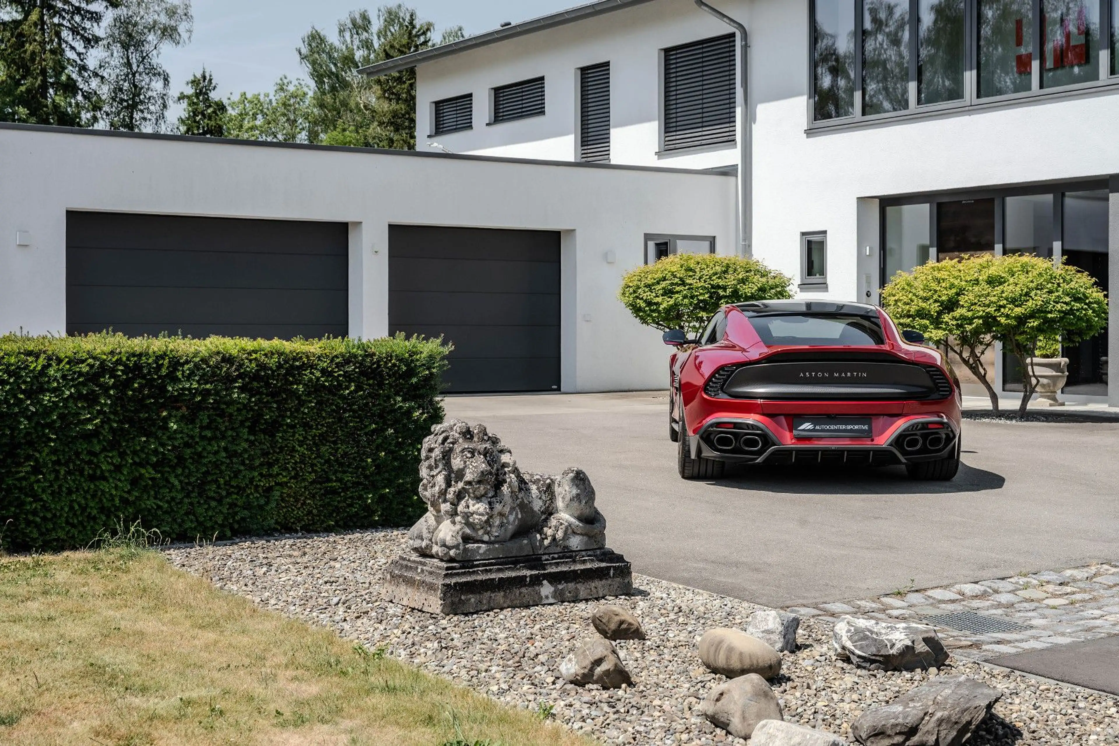 Aston Martin Vanquish VANQUISH PRESENTATION SPEC Q CARBON BESPOKE — photo 5
