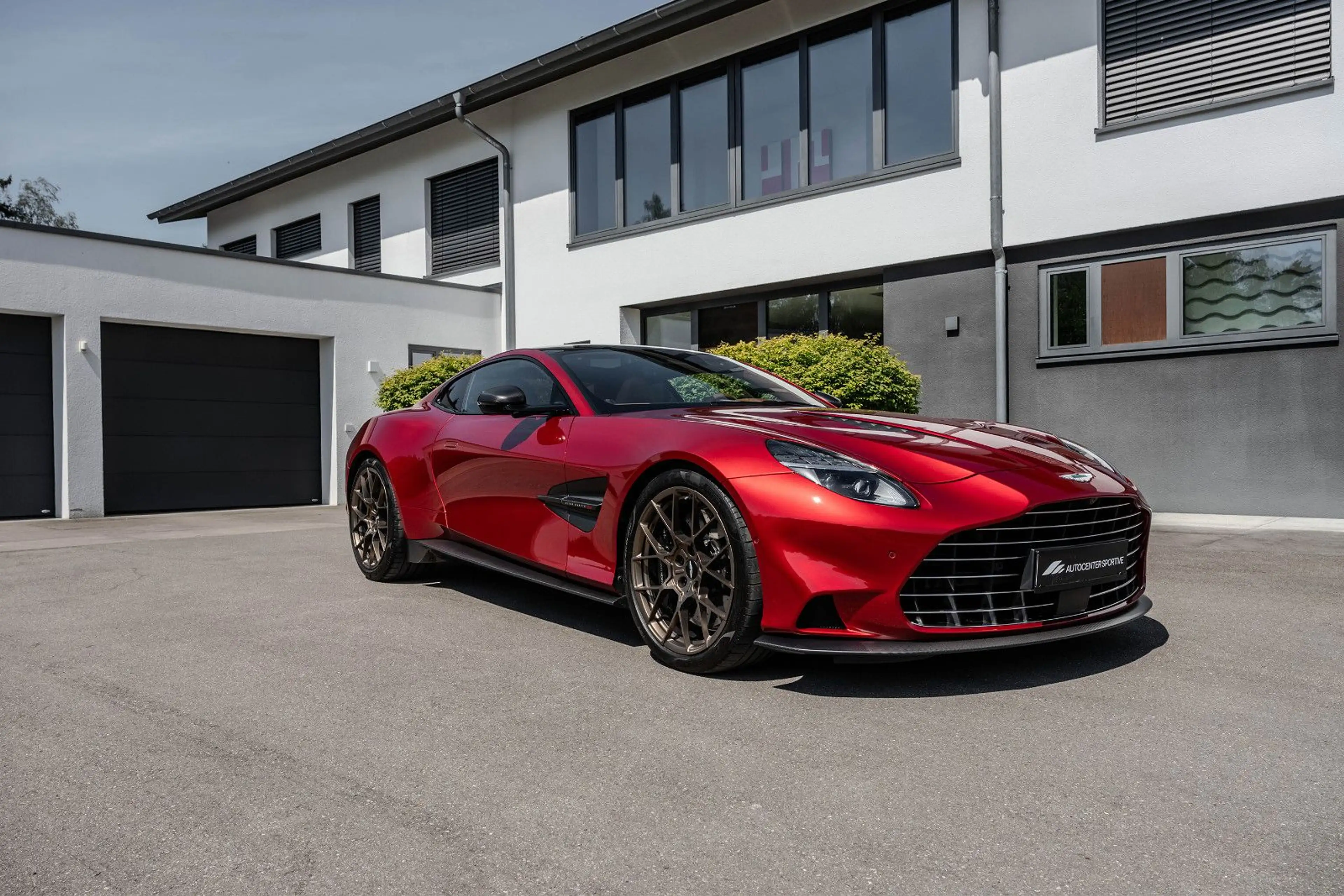 Aston Martin Vanquish VANQUISH PRESENTATION SPEC Q CARBON BESPOKE