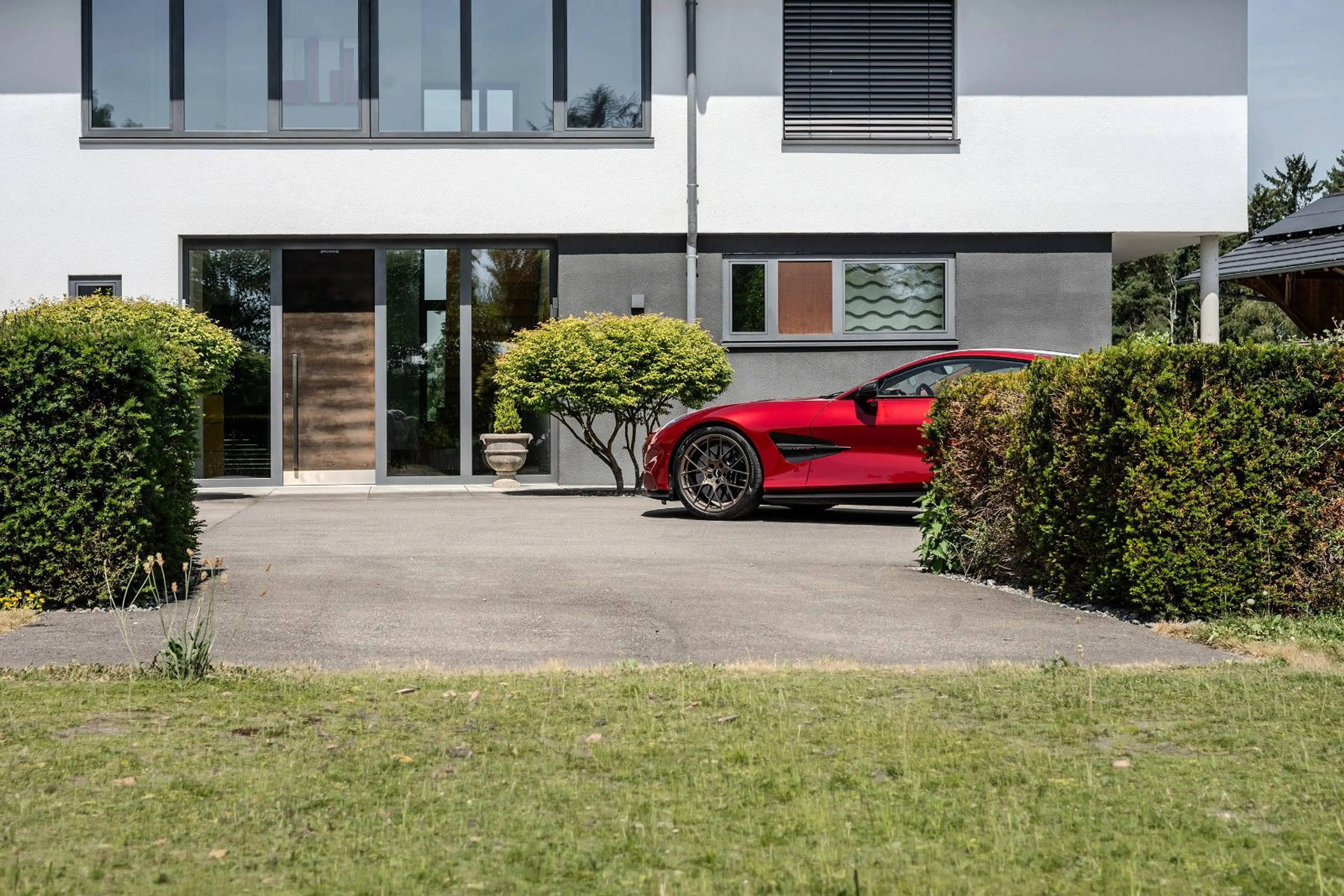 Aston Martin Vanquish VANQUISH PRESENTATION SPEC Q CARBON BESPOKE — photo 9