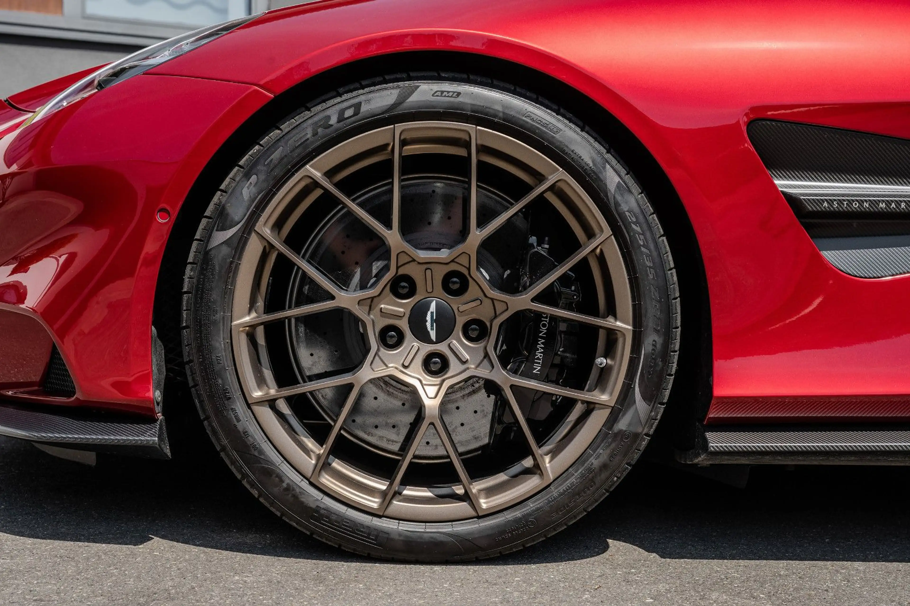 Aston Martin Vanquish VANQUISH PRESENTATION SPEC Q CARBON BESPOKE — photo 10