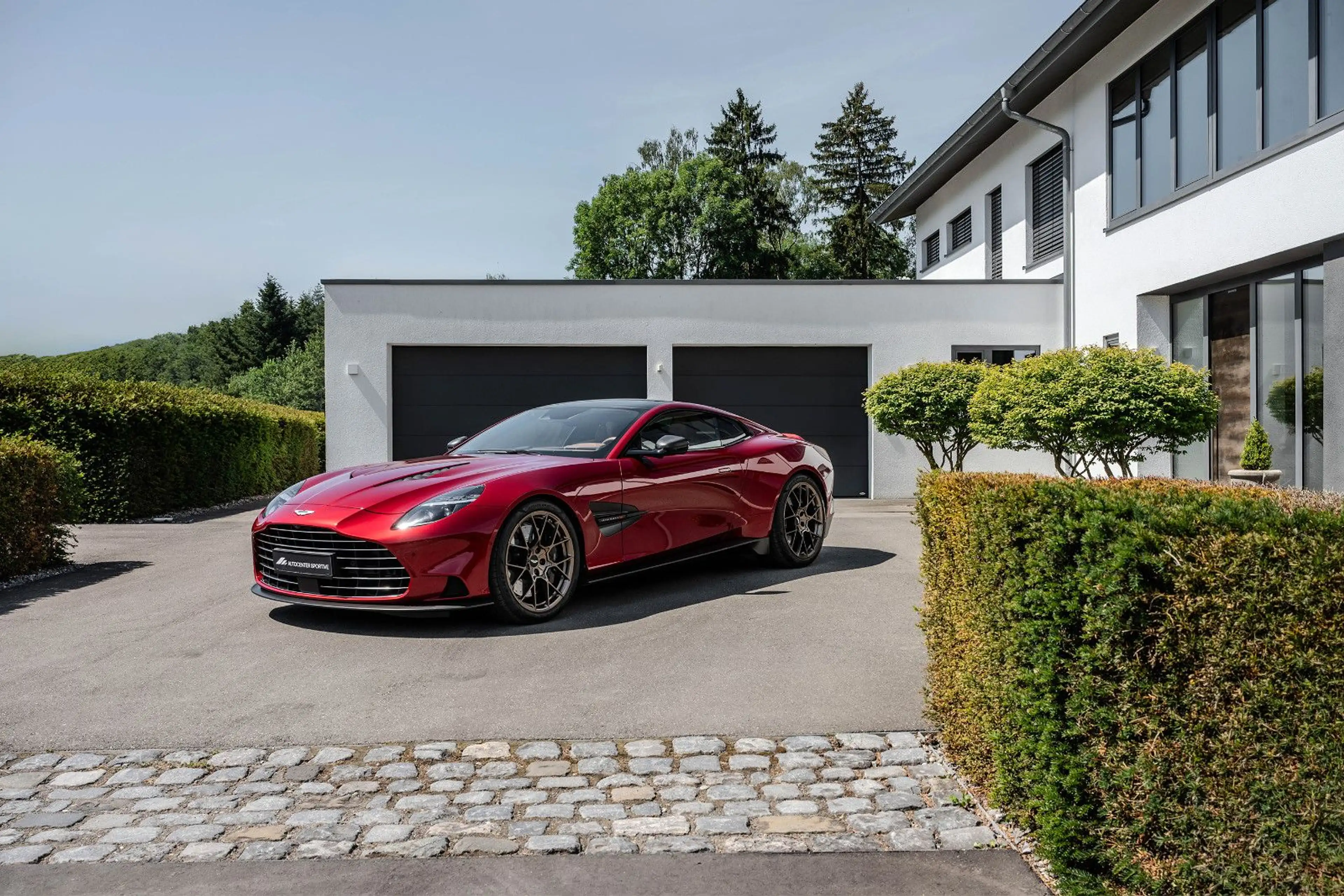 Aston Martin Vanquish VANQUISH PRESENTATION SPEC Q CARBON BESPOKE — photo 3