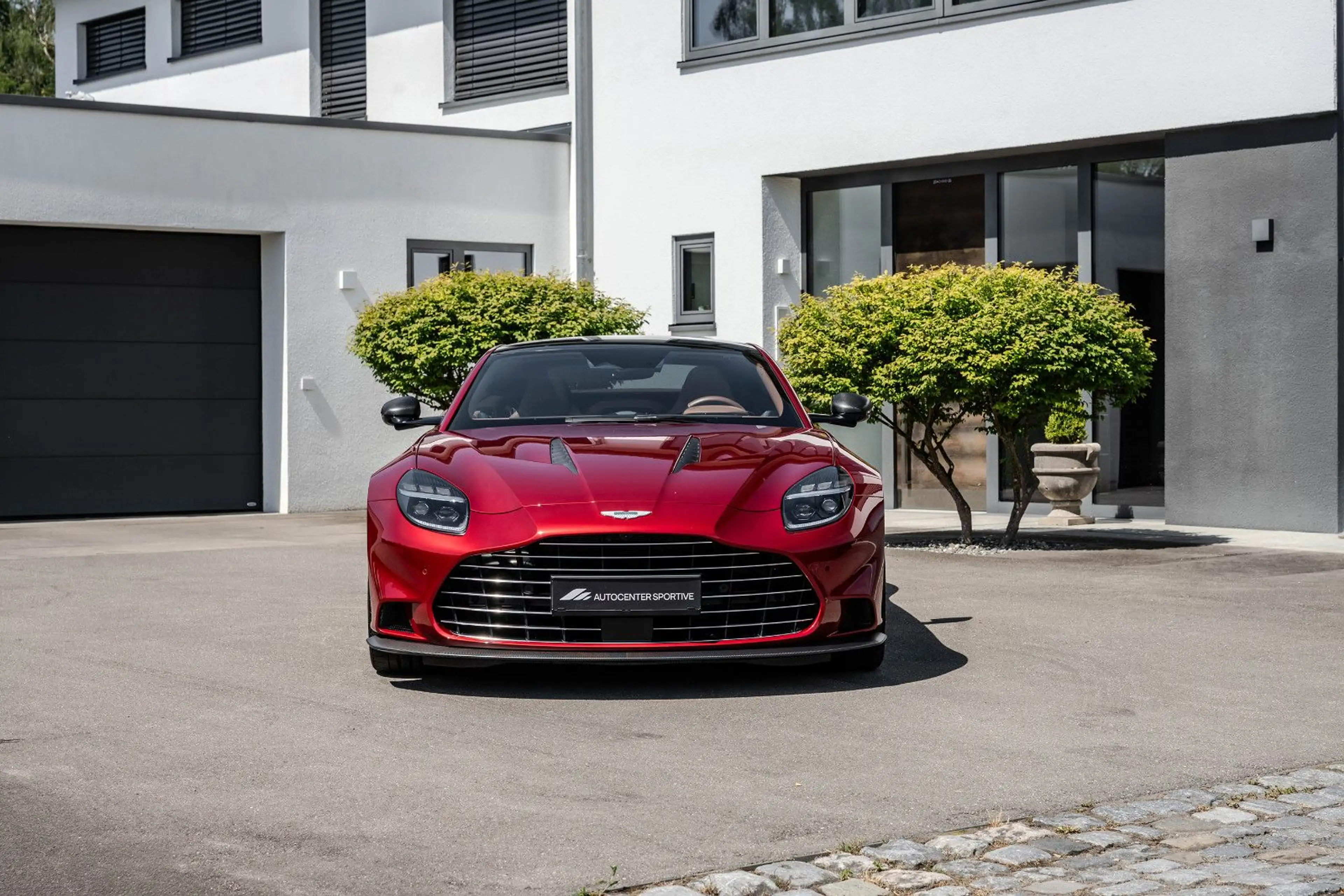 Aston Martin Vanquish VANQUISH PRESENTATION SPEC Q CARBON BESPOKE — photo 2