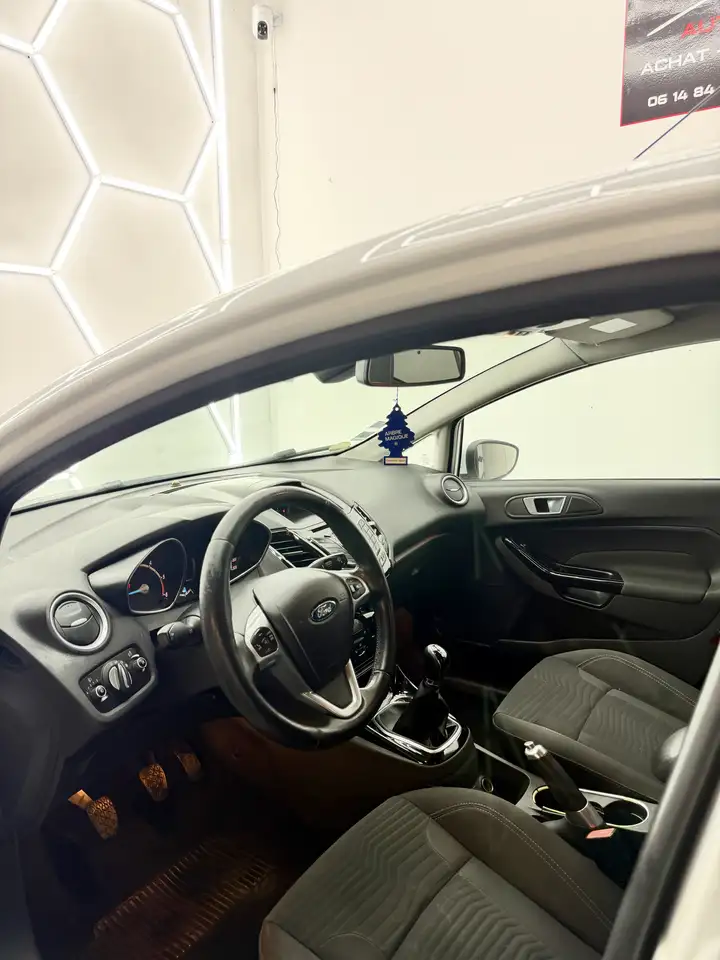 Ford Fiesta 5 portes — photo 3