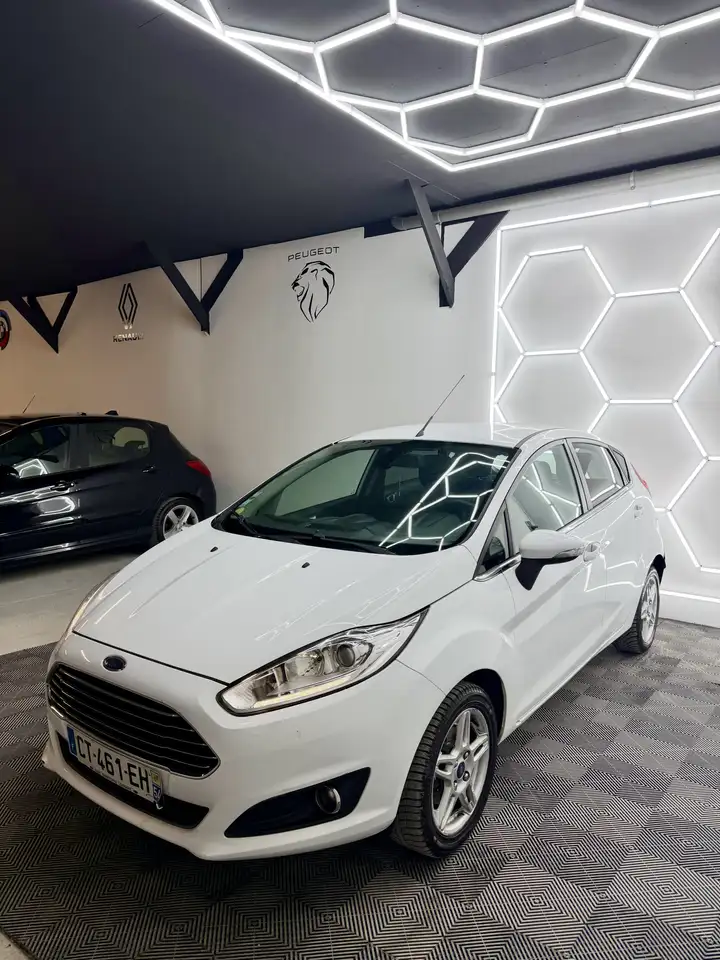 Ford Fiesta 5 portes — photo 2