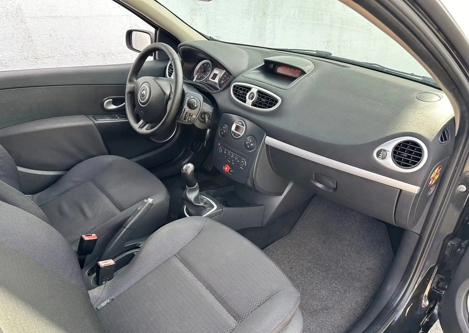 Renault Clio Clio 1.2 16v 75 Campus Dynamique Noir - 2