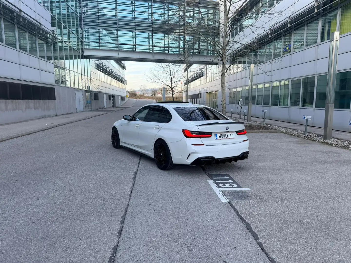 BMW 320 320i M Sport Aut. M Sport Weiß - 2