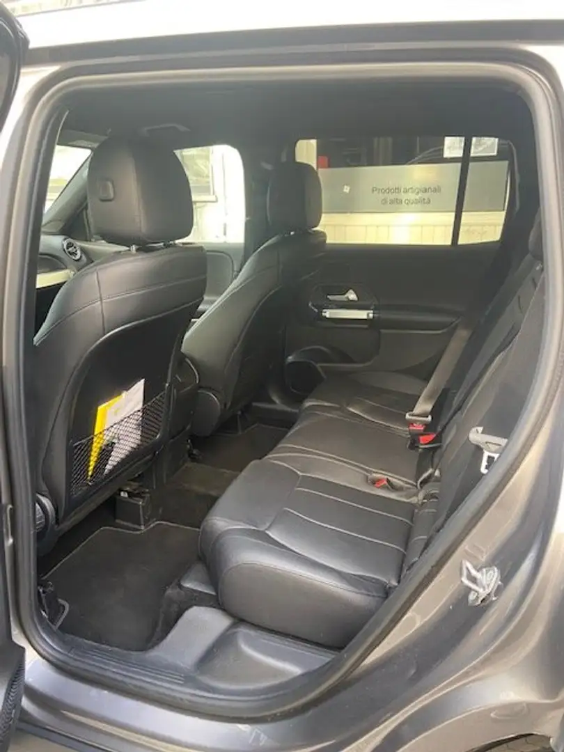 Mercedes-Benz GLB 180 GLB 180 d AMG Line Grijs - 2
