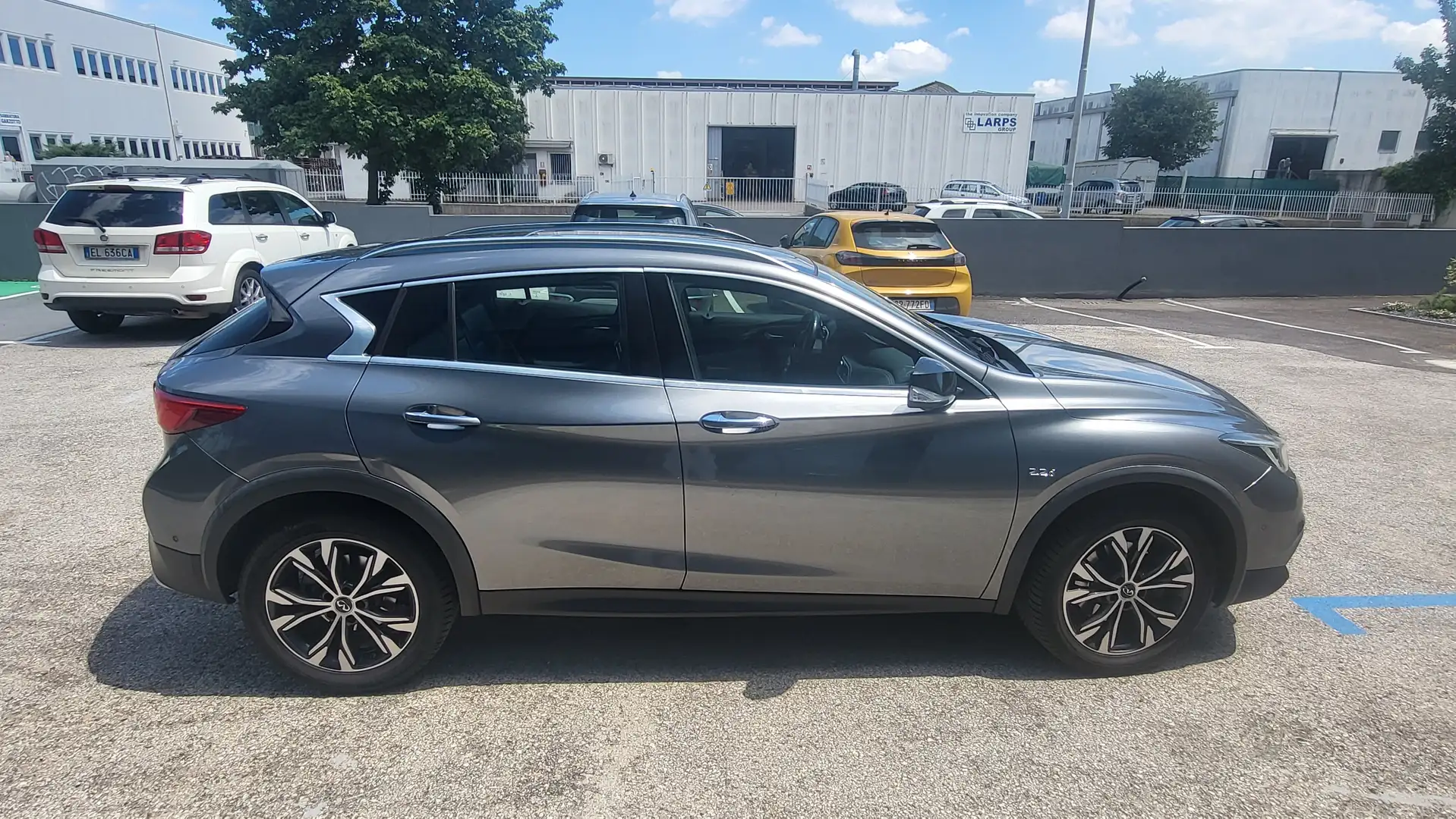 Infiniti QX30 QX30 2.2d Premium Tech awd dct Grau - 1