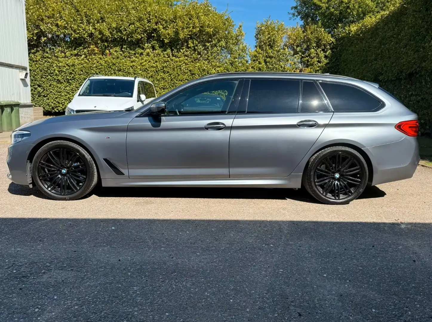 BMW 530 530d xDrive Touring Aut. Grau - 2