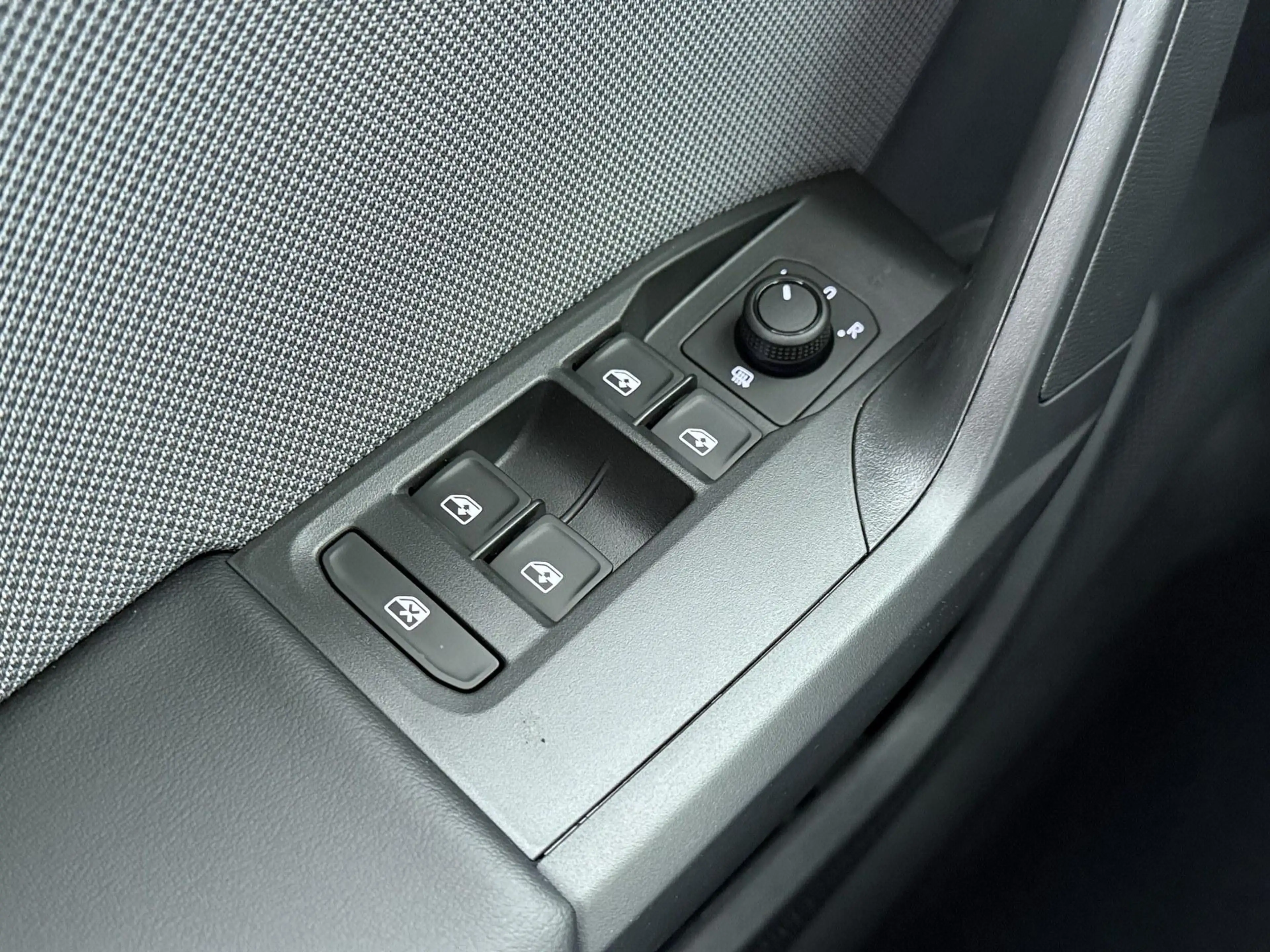 SEAT Leon e-Hybrid Sportstourer Style Business Intense 1.5 eHybrid 15 — photo 13