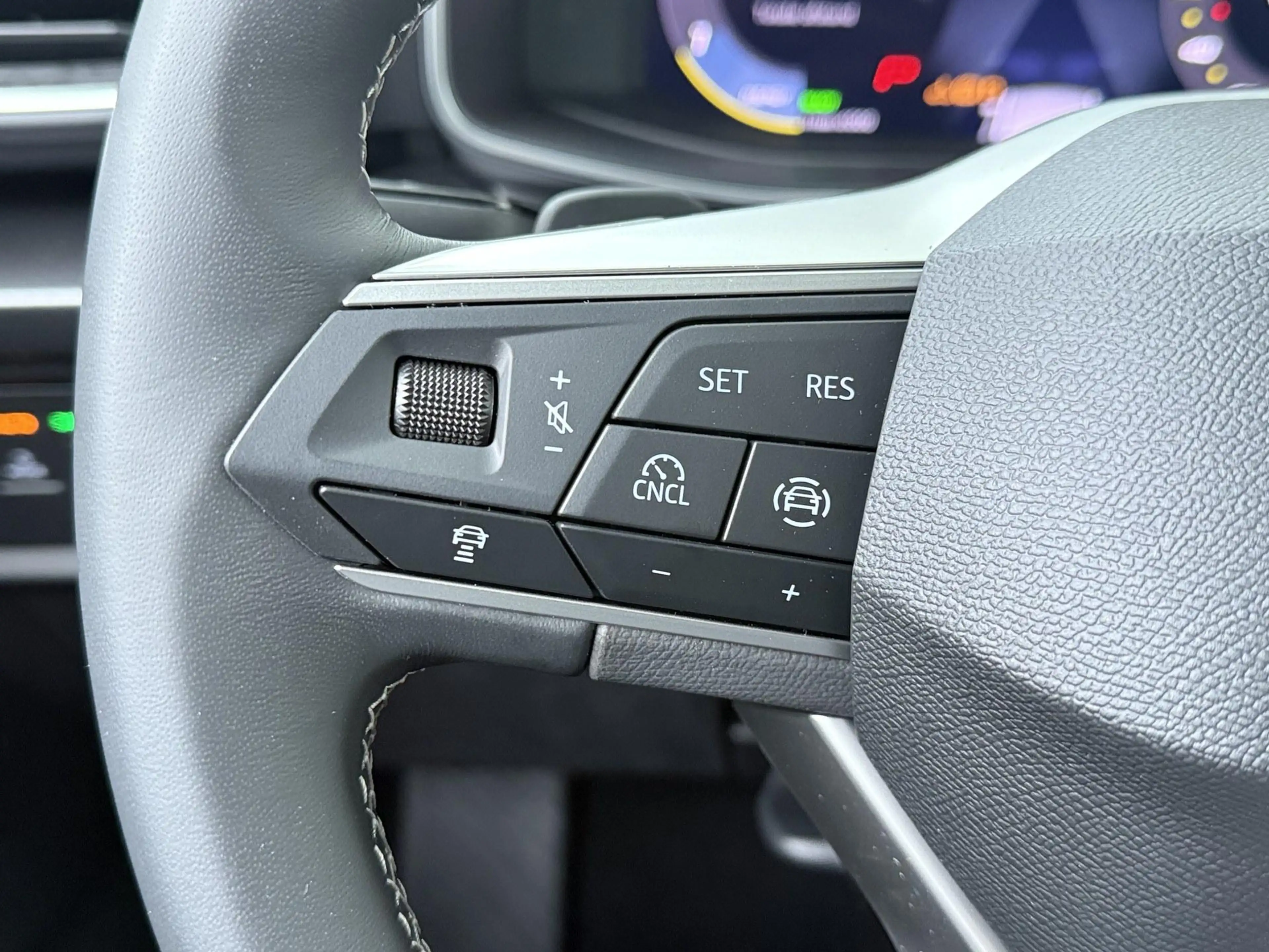 SEAT Leon e-Hybrid Sportstourer Style Business Intense 1.5 eHybrid 15 — photo 8