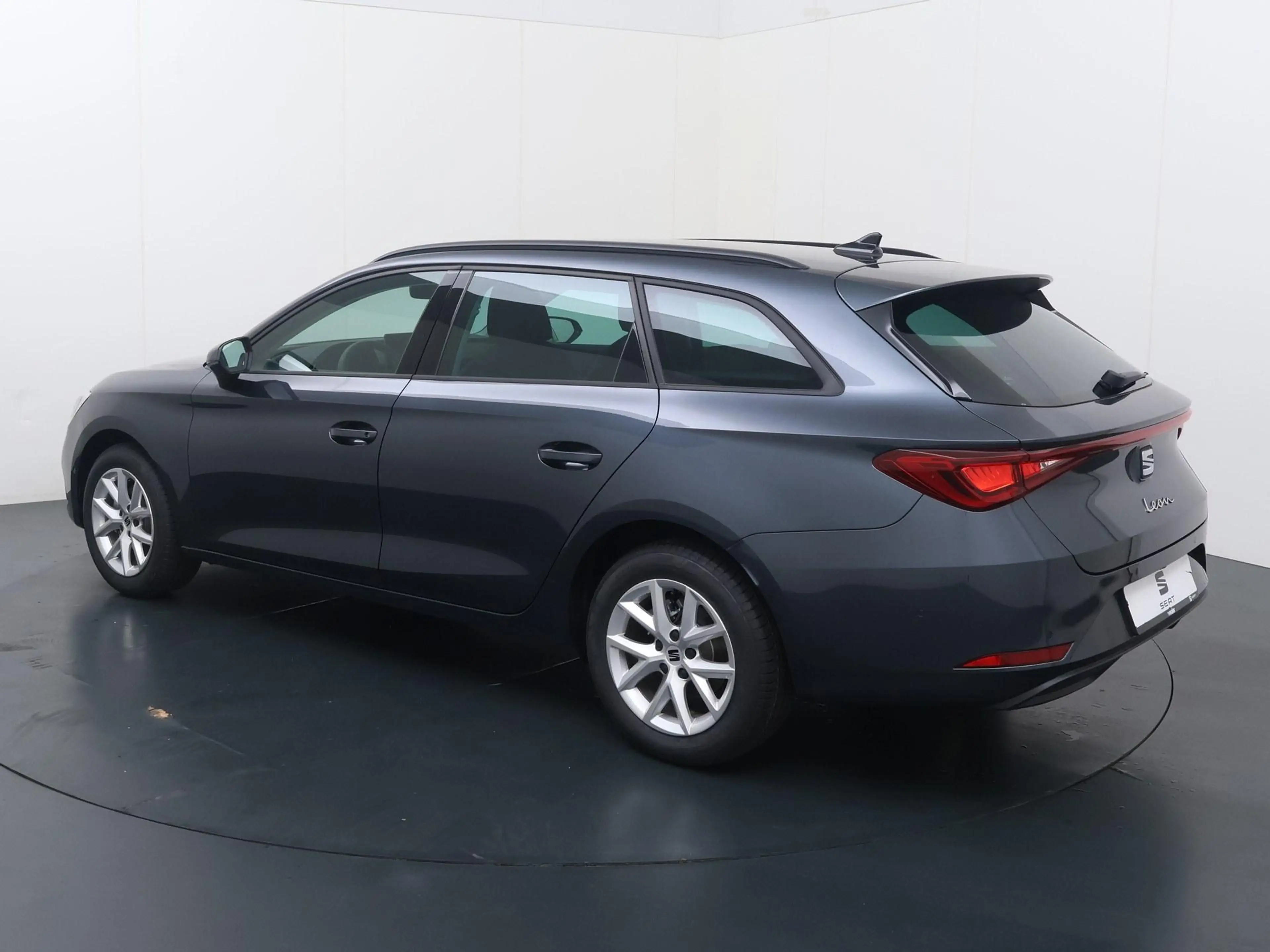 SEAT Leon e-Hybrid Sportstourer Style Business Intense 1.5 eHybrid 15 — photo 5