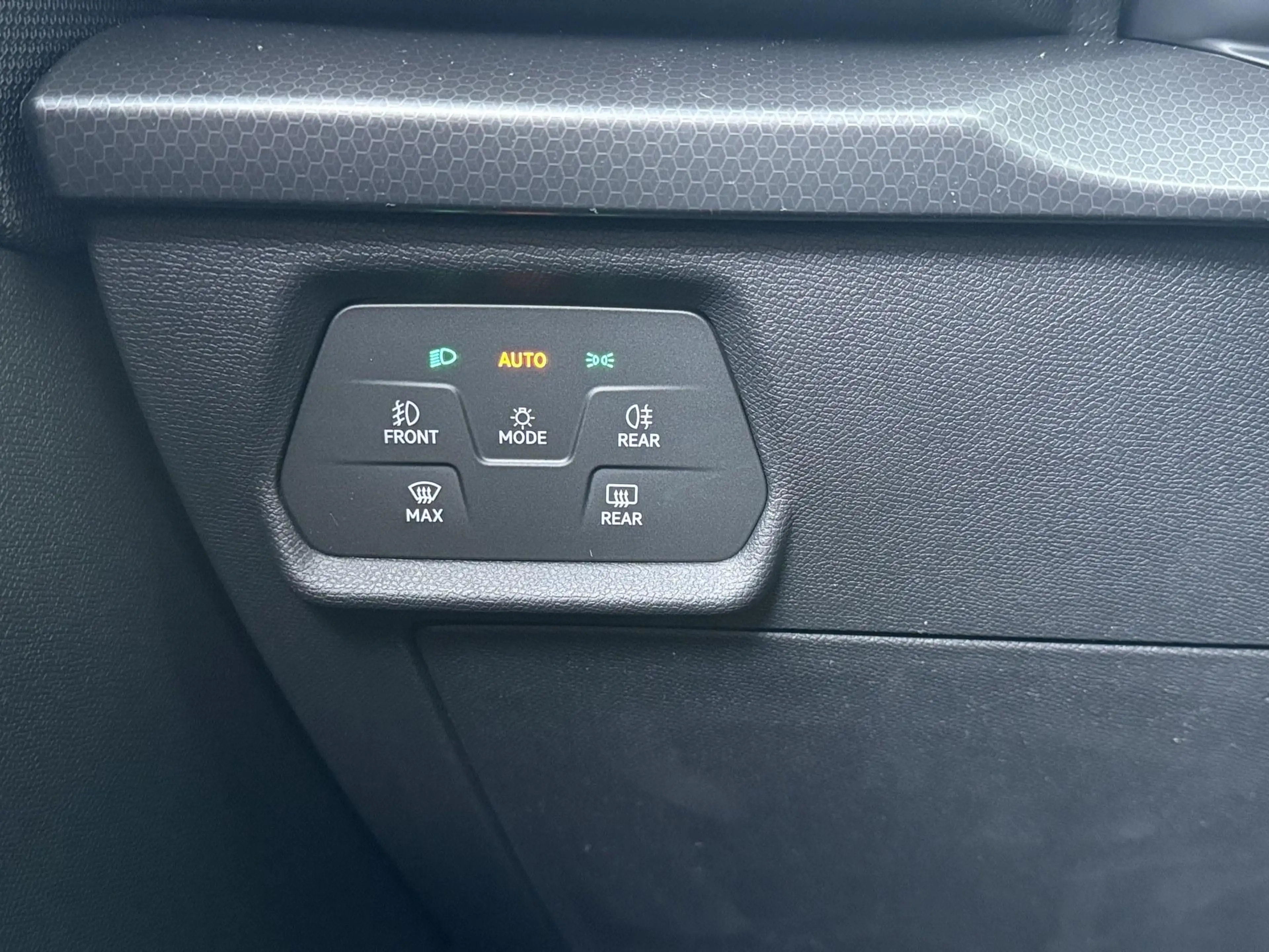 SEAT Leon e-Hybrid Sportstourer Style Business Intense 1.5 eHybrid 15 — photo 12