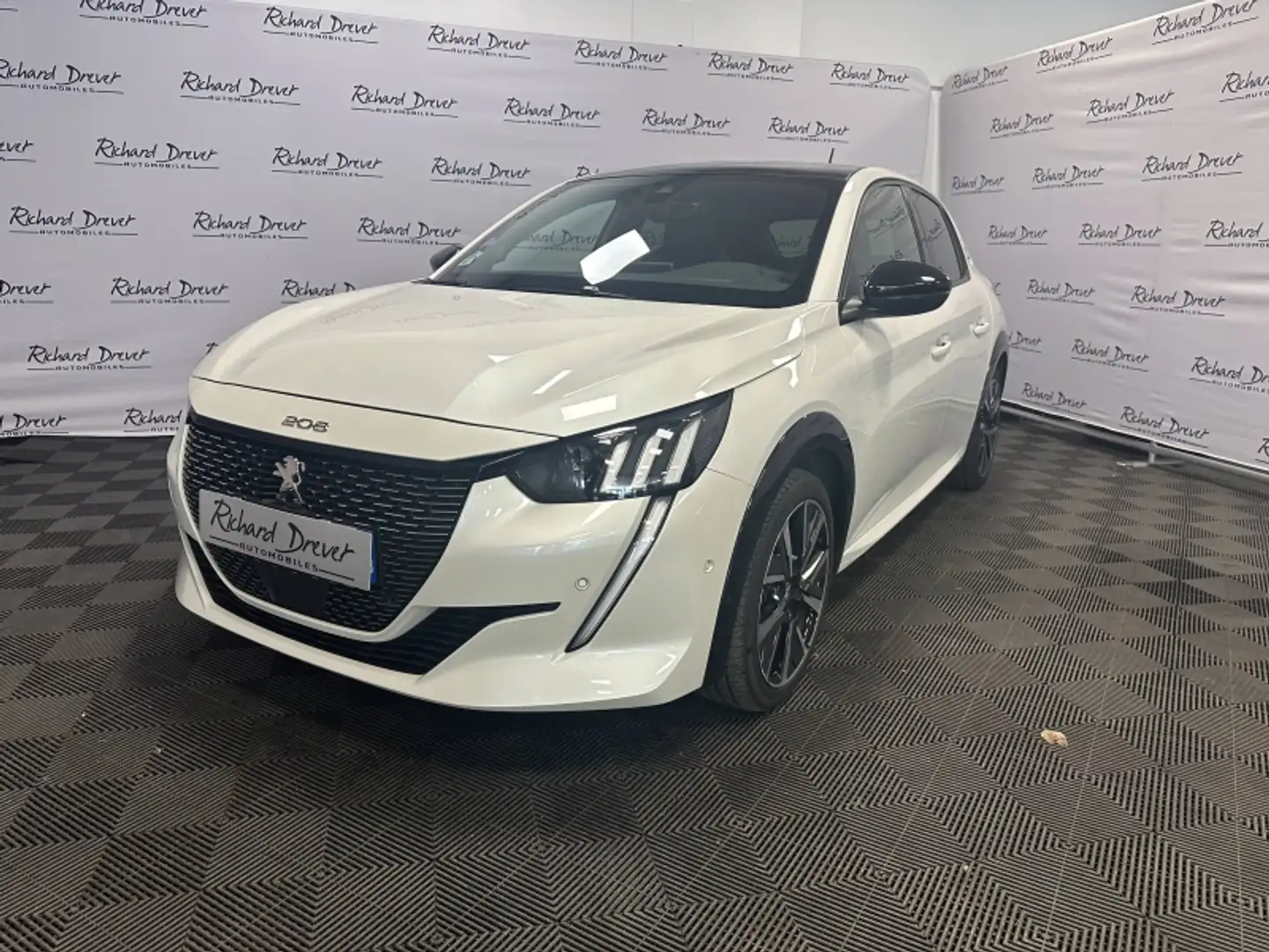 Peugeot 208 1.2 PureTech 130ch S\u0026S GT Line EAT8 Bianco - 1