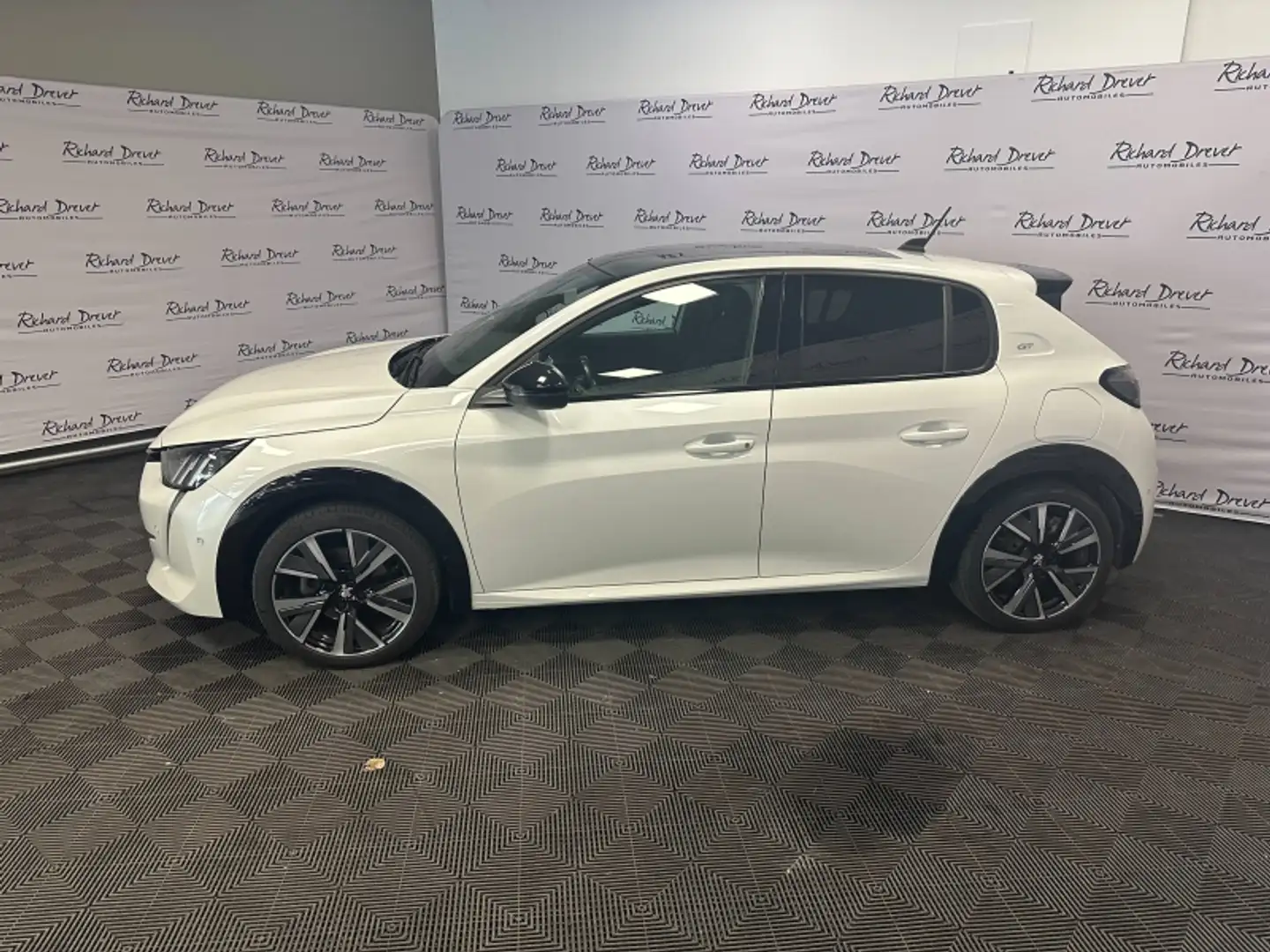 Peugeot 208 1.2 PureTech 130ch S\u0026S GT Line EAT8 Blanc - 2