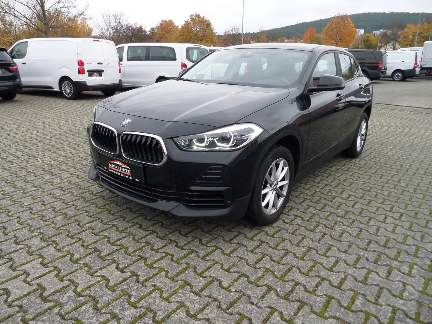 BMW X2 xDrive 20 i AUTOMATIK+Navi+AHK+LED+Cam+ACC+1.Hand Schwarz - 2