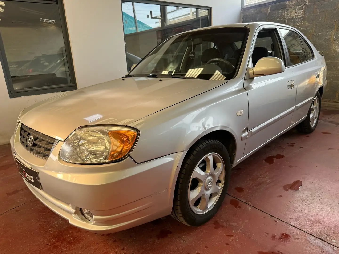 Hyundai ACCENT 1.5 Turbo CRDi Airco Vitre Electrique Garantie Grey - 2