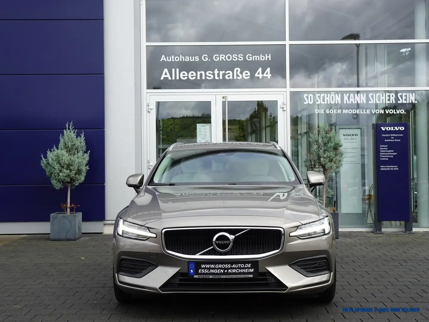 Volvo V60 T5 Geartronic Momentum / EURO 6d-TEMP Gris - 2